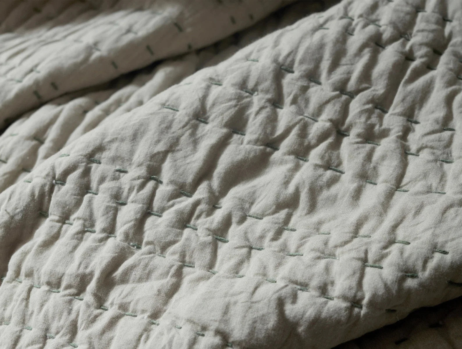 Handstitched Organic Cotton Quilt - Premium Channel Quilting for Bedroom & Living Room - Cozy & Breathable for All Seasons