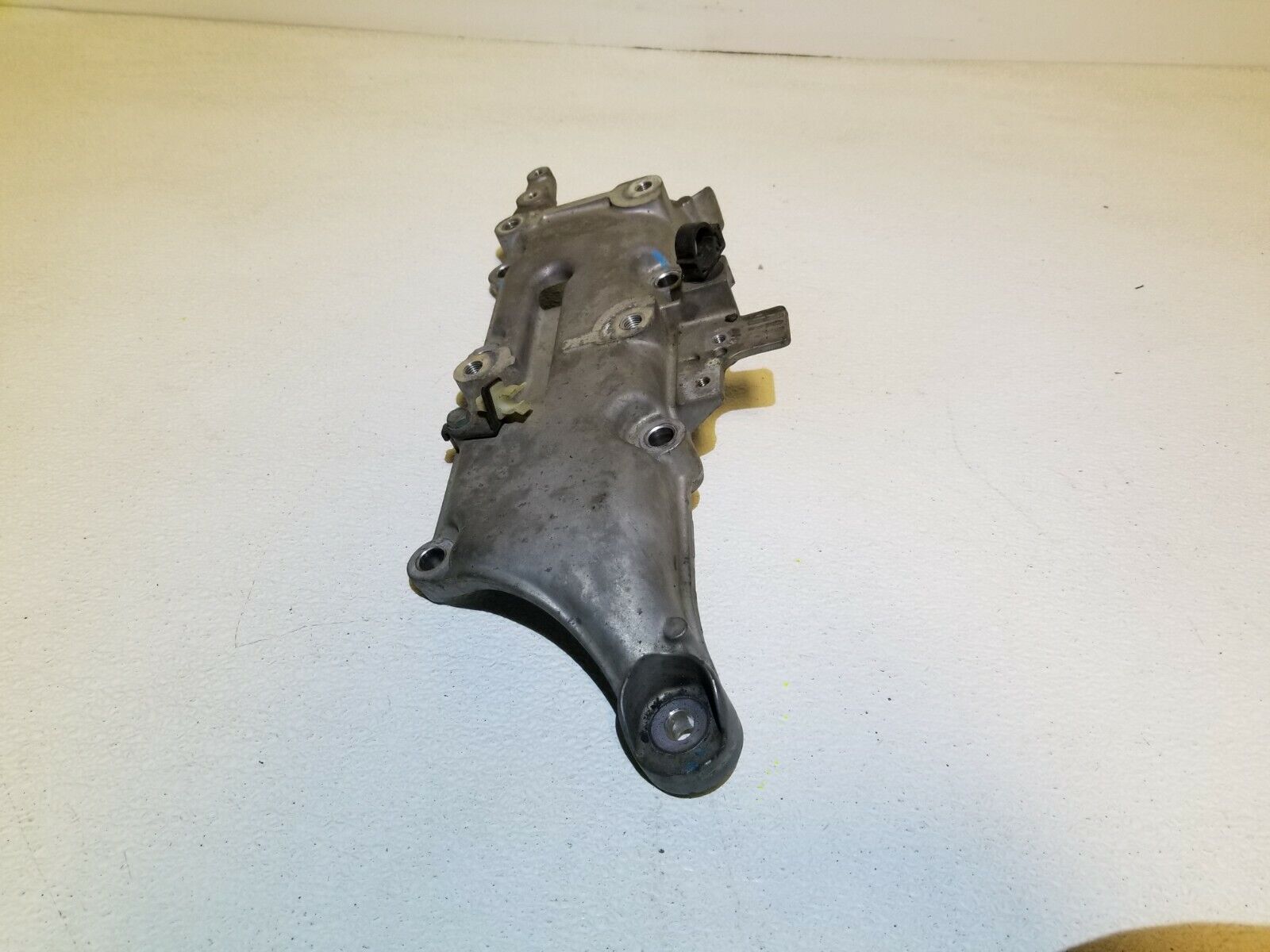05-08 Acura RL Power Steering Rack & Pinion Mounting Bracket - OEM Replacement Part for Smooth Steering Performance - Perfect for Road Trips & Daily Commuting