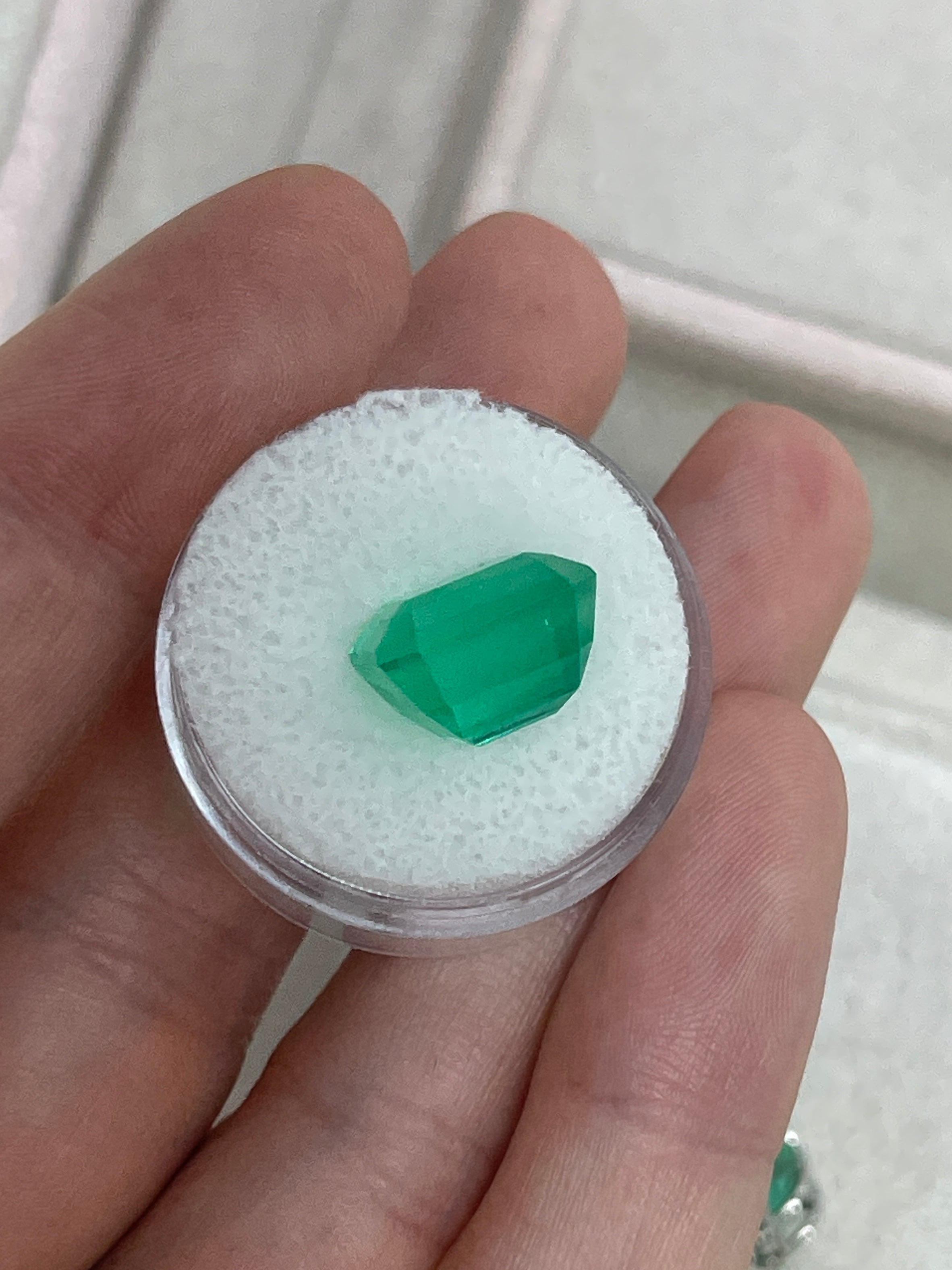 8.98 Carat 13x11mm Vivid Green Loose Colombian Emerald Gemstone - Emerald Cut for Jewelry Making, Engagement Rings & Luxury Gifts