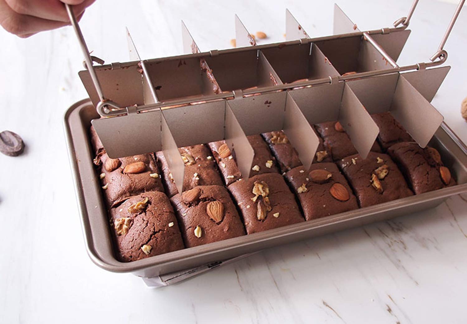 Eirdary Non-Stick Brownie Pan with Built-in Dividers - 18 Pre-Sliced Square Baking Tray, Dishwasher & Metal Utensil Safe (Silver) | Perfect for Homemade Brownies, Party Desserts & Holiday Baking