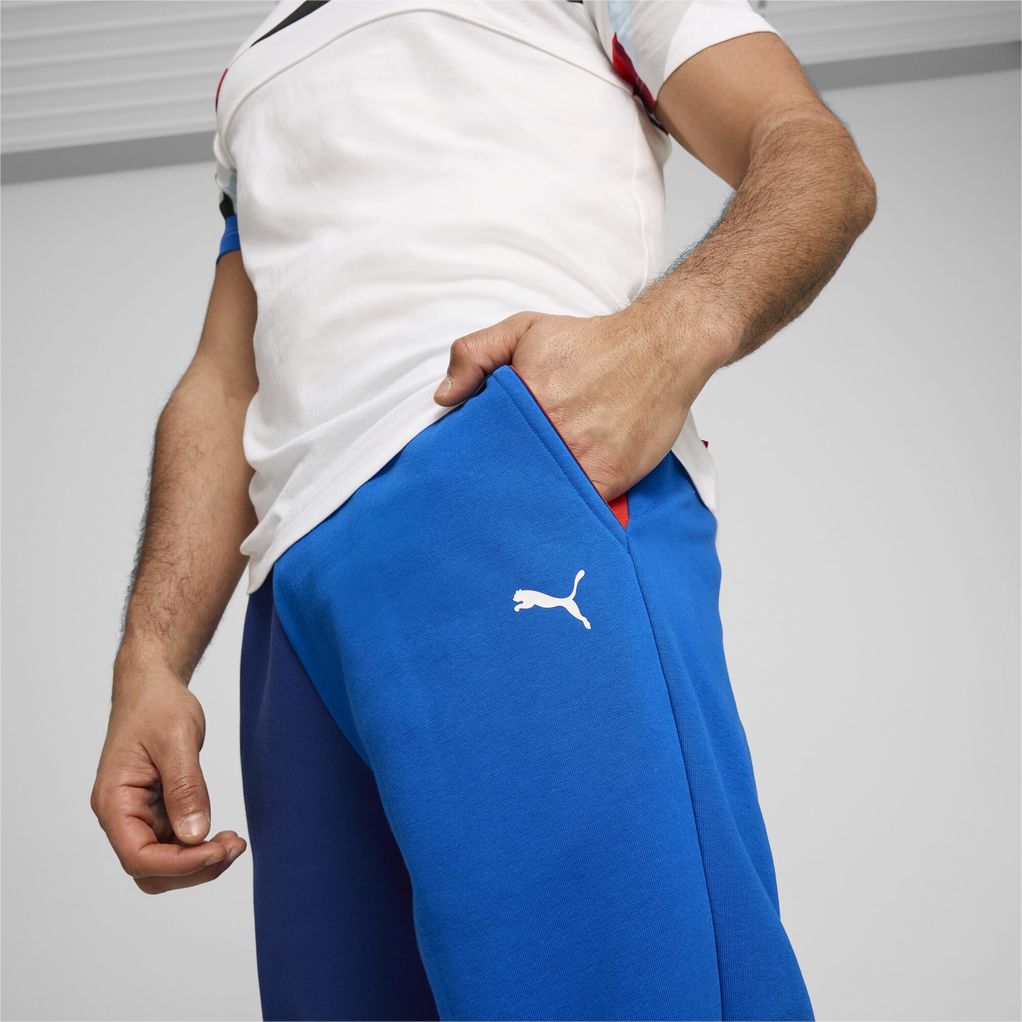 PUMA Men's BMW M Motorsport Essentials Fleece Sweatpants - Comfortable Athletic Joggers for Running, Gym & Casual Wear - Winter Warm Track Pants with Stretch Fit