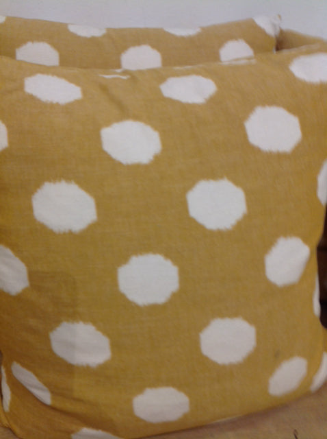 18 Inch Yellow and White Circle Decorative Throw Pillow - Soft & Stylish Accent for Sofa, Bed, or Living Room Decor