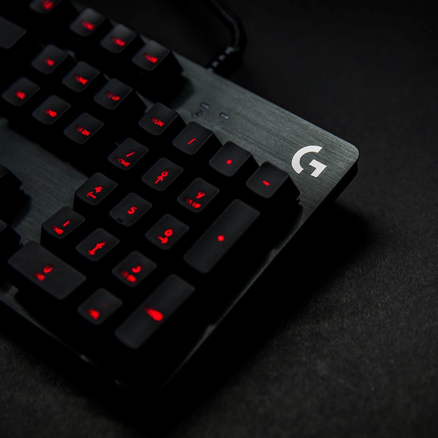 Logitech G413 Carbon Backlit Mechanical Gaming Keyboard with USB Passthrough - Tactile Switches for PC, Mac, PS4, Xbox | Perfect for Esports, Streaming & Office Work