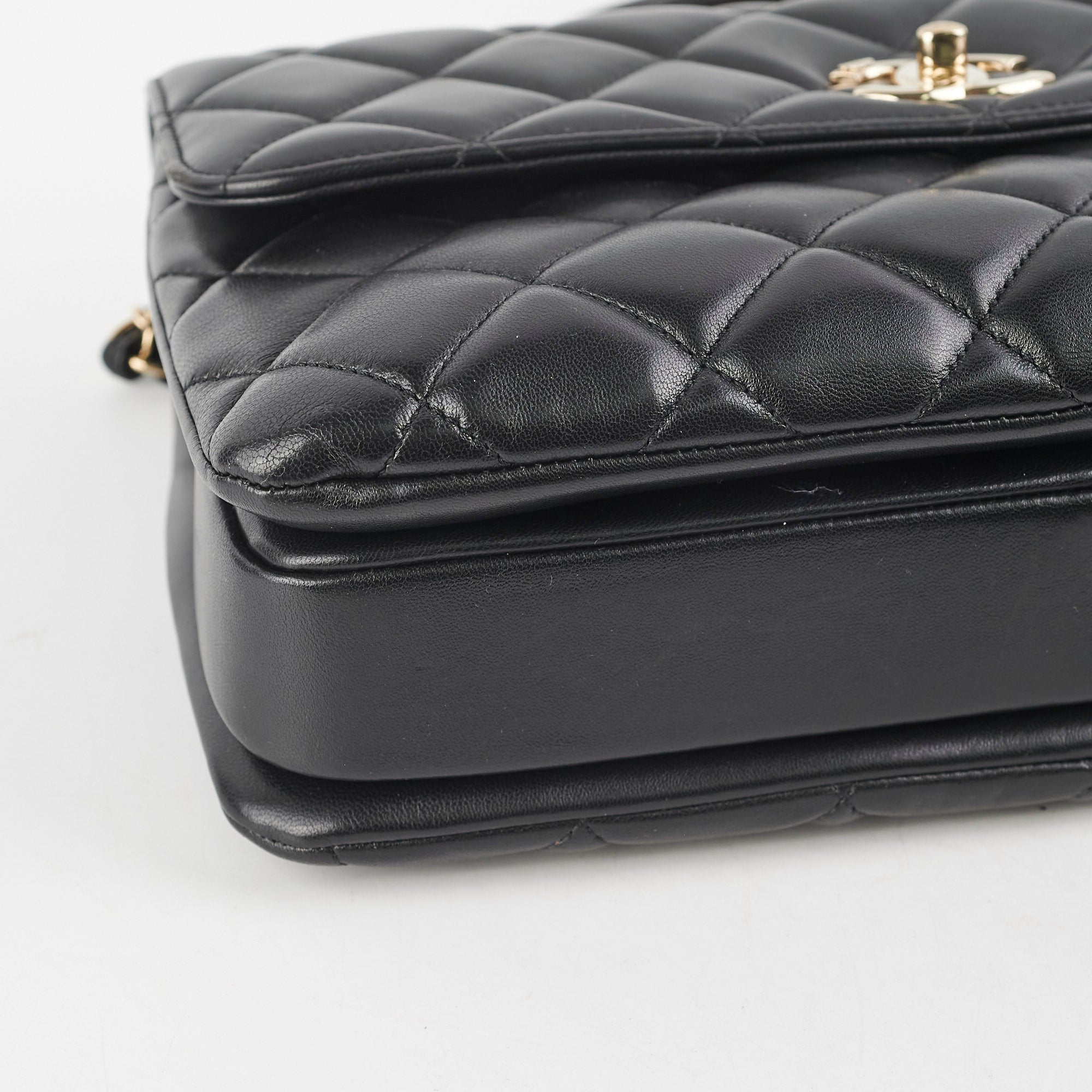 Chanel CC Trendy Medium Flap Bag in Black Lambskin Leather - Luxury Designer Handbag for Women, Perfect for Evening Events & Daily Use