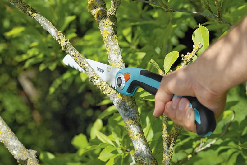 Gardena 200 P 8743 Folding Pruning Saw - 20 Inch Professional Garden Saw for Tree Trimming, Branch Cutting & Woodworking | Perfect for Landscaping, Camping & Outdoor DIY Projects