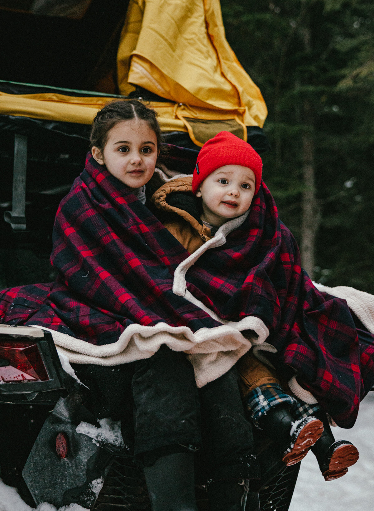 Soft Sherpa Fleece Blanket - Warm & Cozy Red Throw for Winter - Perfect for Couches, Beds & Camping