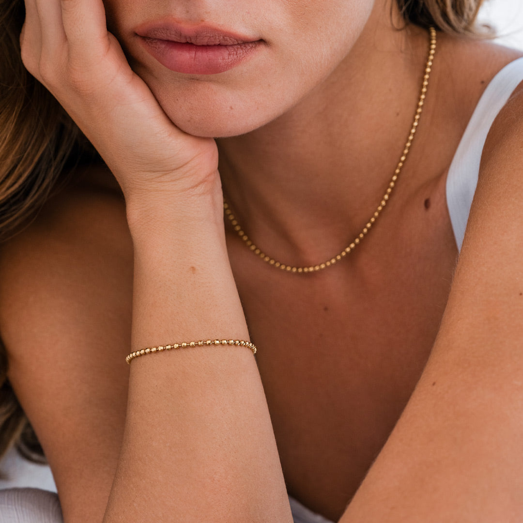 Elegant Gold Mona Necklace for Women - Dainty & Stylish Jewelry Gift for Her - Perfect for Date Nights, Weddings & Special Occasions