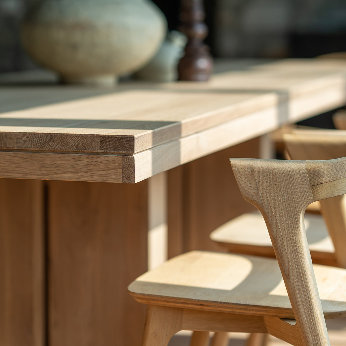 Extendable Dining Table for 6 to 10 People - Solid Wood Expandable Table with Butterfly Leaf - Perfect for Small Spaces & Dinner Parties