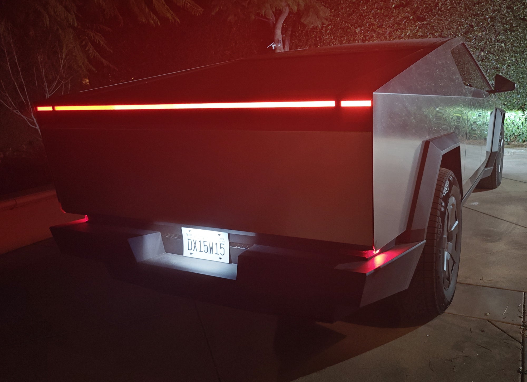 18 SMD Ultra Bright Xenon White LED License Plate Light for Tesla Cybertruck - Waterproof, Easy Installation, Enhanced Night Visibility for Safe Driving