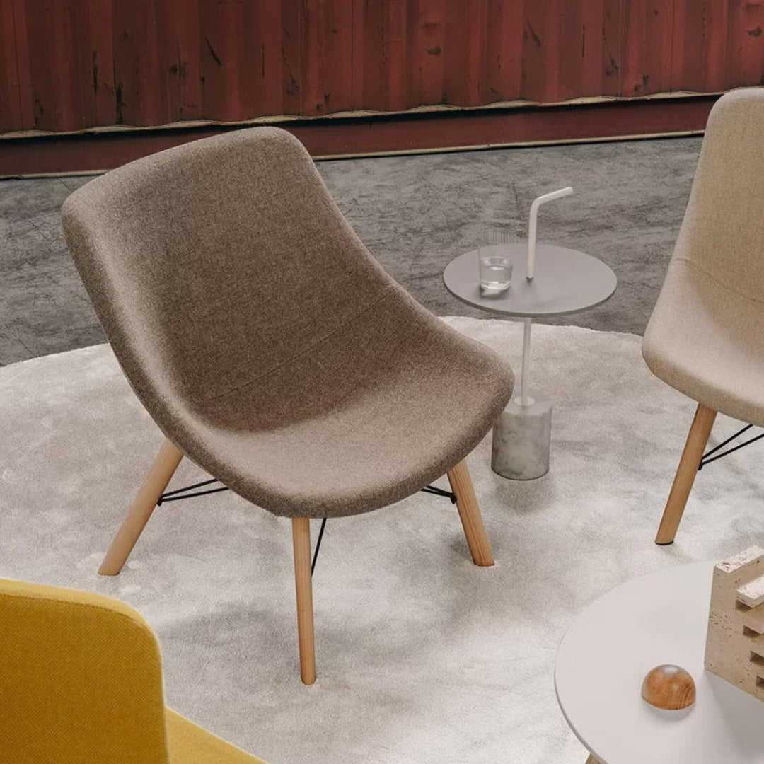 Modern Auki Lounge Chair with Sturdy Wooden Base - Perfect for Living Room, Bedroom, or Office Relaxation
