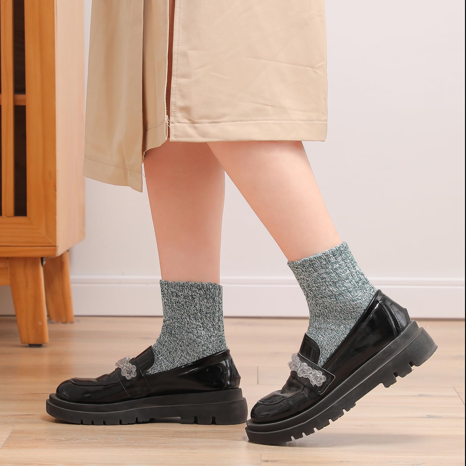Warm Wool Socks for Women - 5 Pairs Winter Hiking Socks for Outdoor Activities