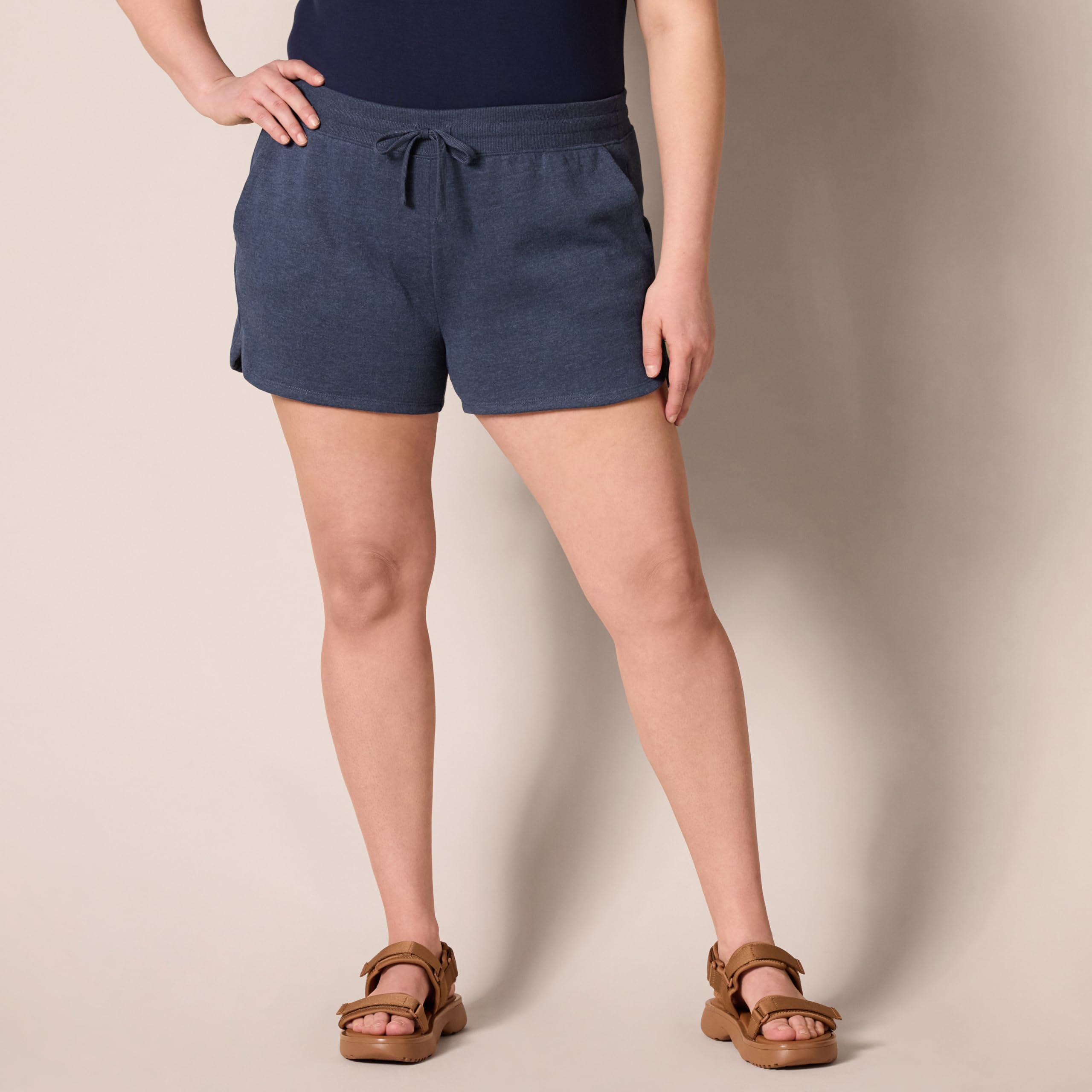 Amazon Essentials Women's Soft Fleece Shorts with Pockets - Comfortable Lounge & Sleep Shorts for Relaxing at Home, Yoga, or Running Errands