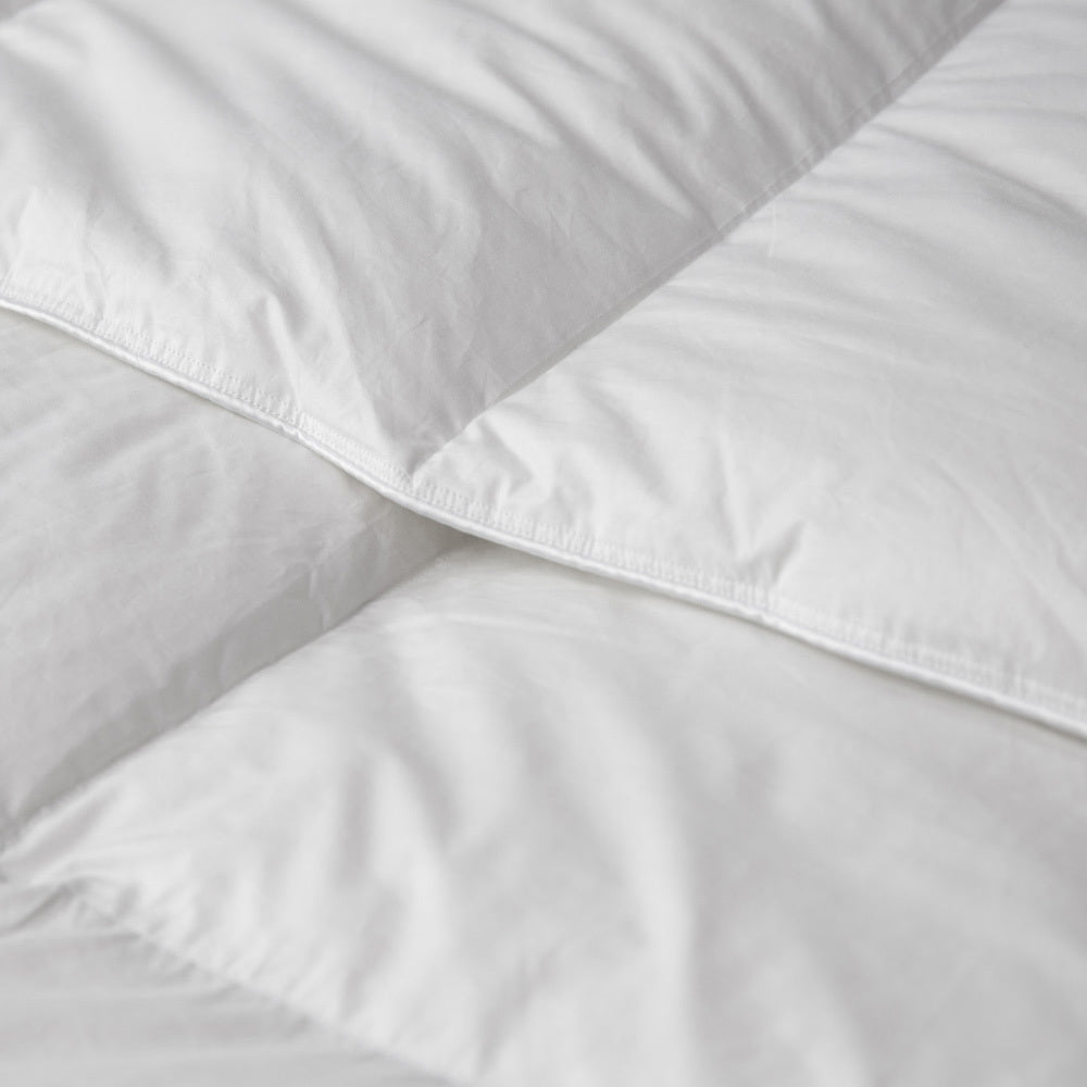 Premium John Cotton Hungarian 90/10 Goose Down & Feather Quilt - Ultra Soft Luxury Bedding for All Seasons - Perfect for Master Bedrooms, Guest Rooms & Cozy Winter Nights