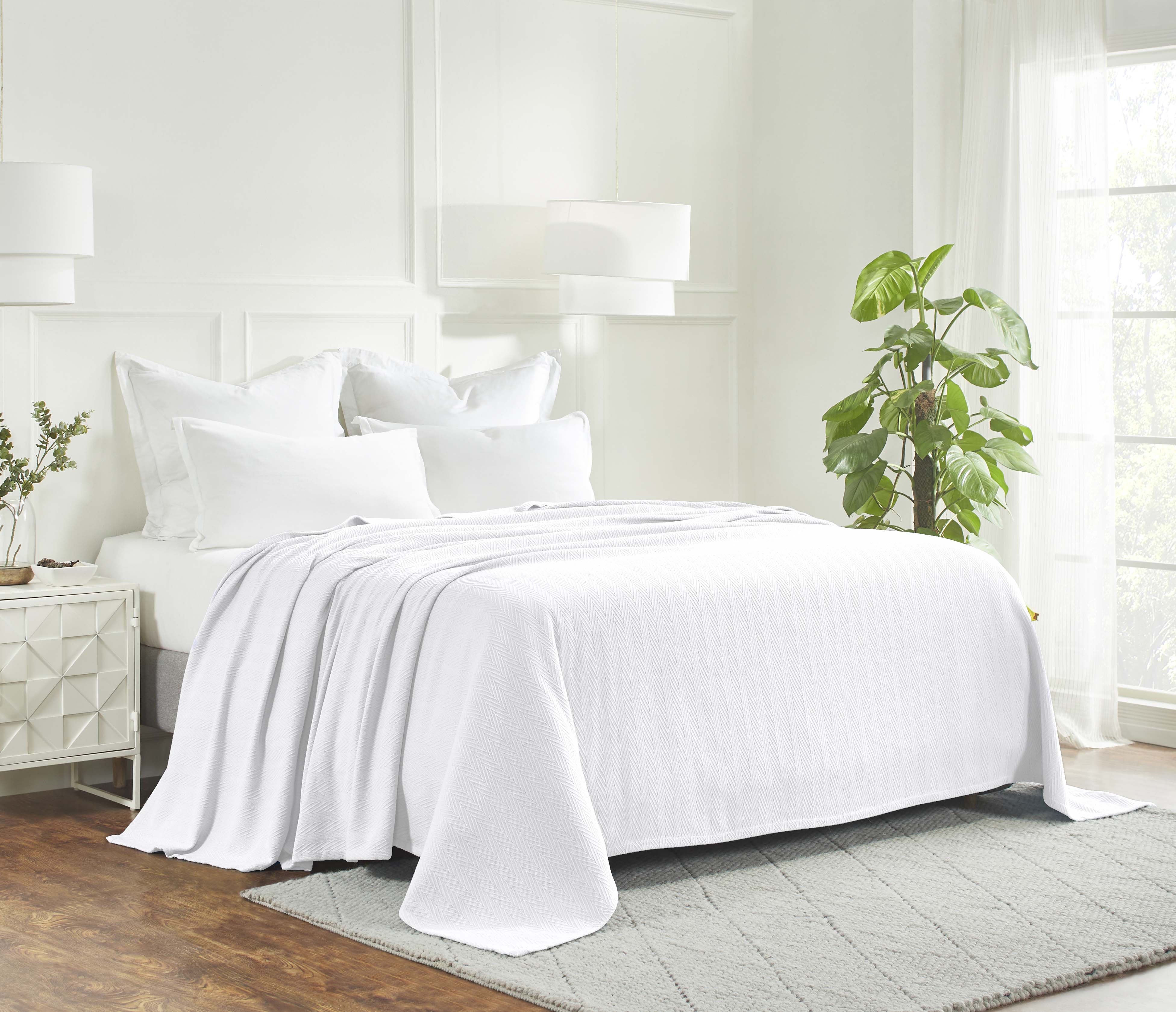 Soft All-Season Chevron Cotton Bed Blanket & Sofa Throw - Cozy Home Decor for Living Room, Bedroom, and Travel
