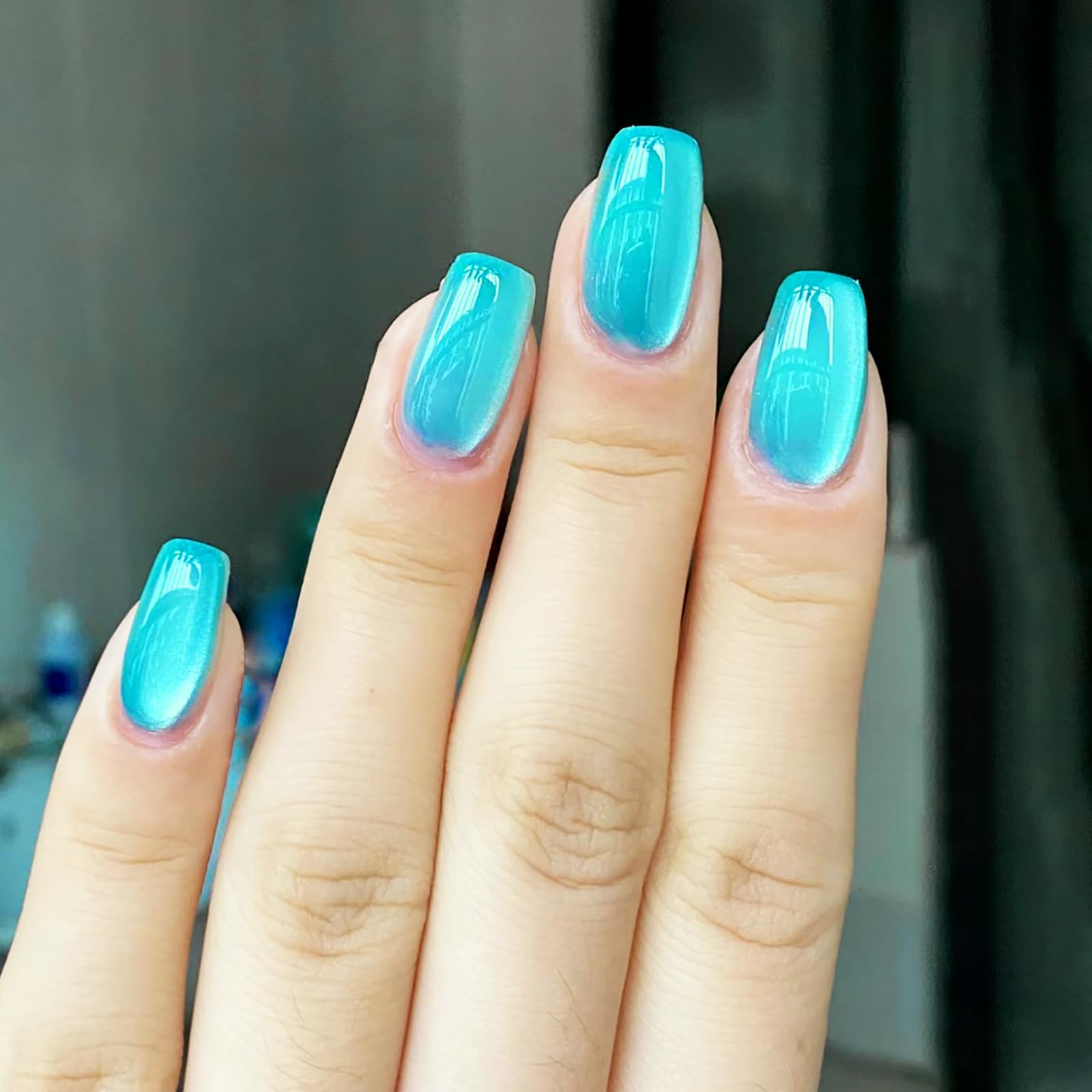 24Pcs Press on Nails Square Medium Fake Nails - Gradient Glitter Acrylic Full Cover Stick on Nails for Women | Shiny Jelly False Nails for Parties, Weddings, Date Nights & Daily Wear