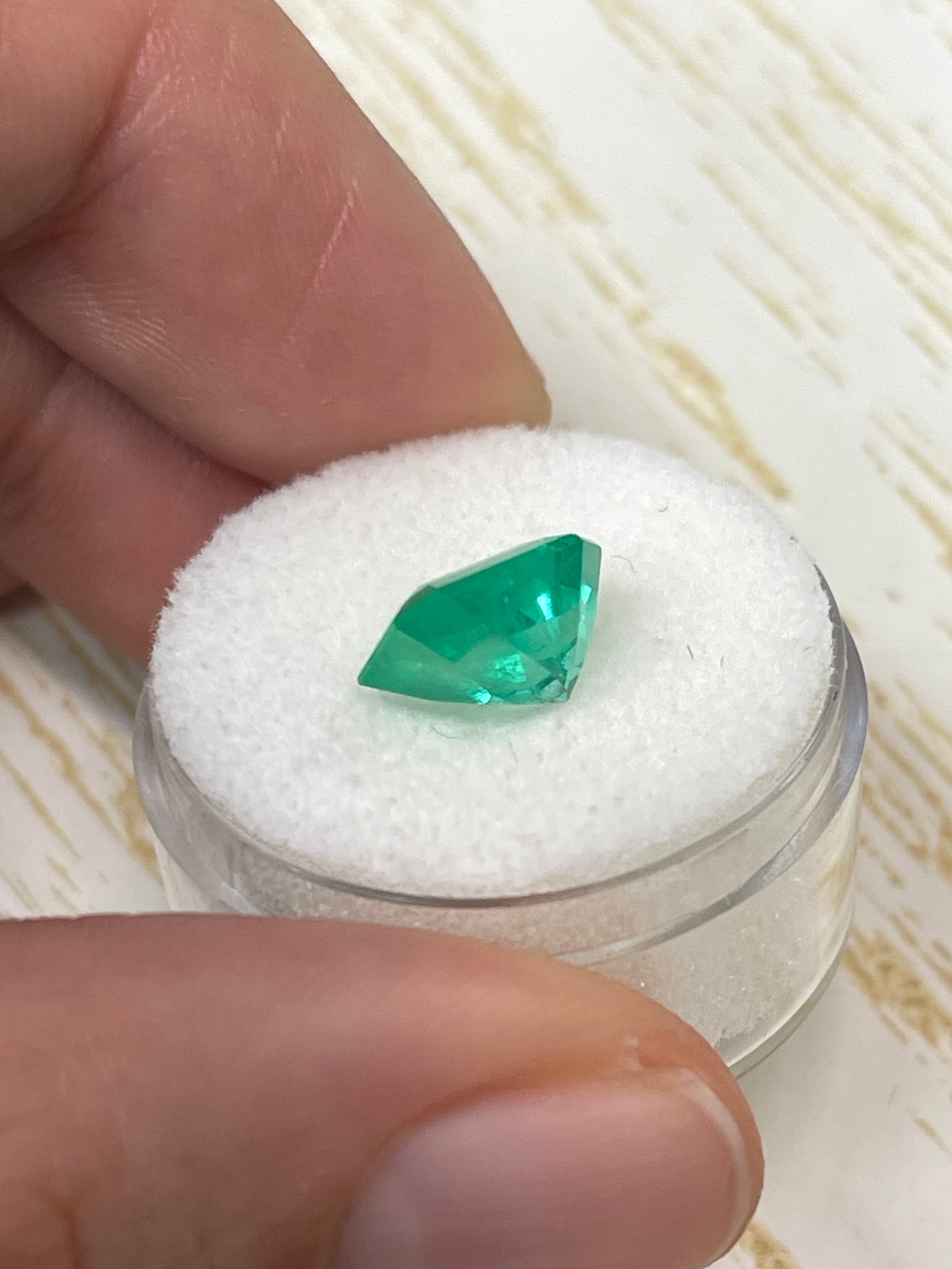 3.09 Carat 10x8mm Electric Yellowish Colombian Emerald - Emerald Cut Gemstone for Engagement Rings & Fine Jewelry | Natural Green Birthstone for May | Perfect Gift for Anniversary & Special Occasions