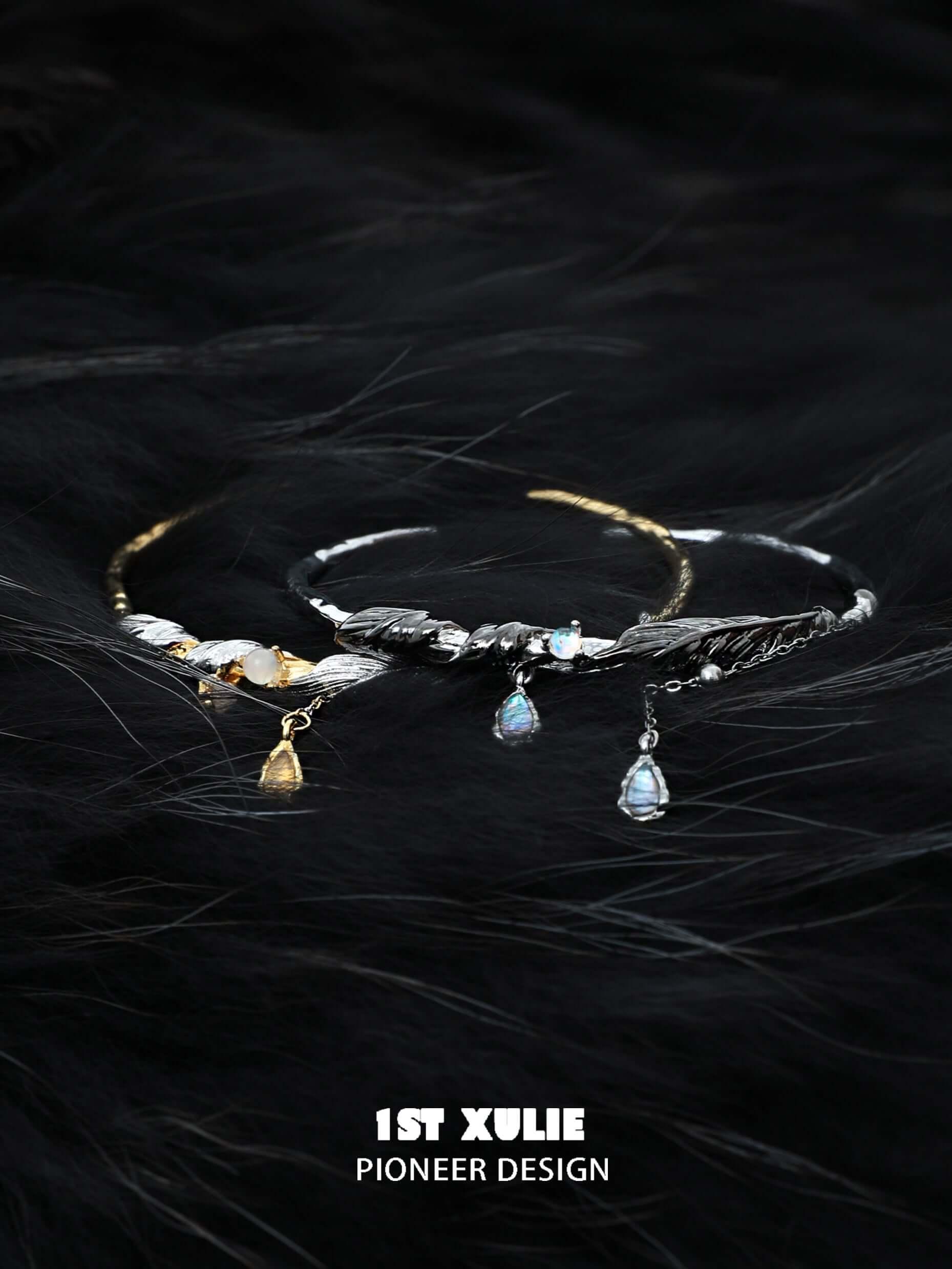Lucifer 18K Gold Charm Bangle Bracelet™ - Elegant Jewelry for Women, Gift for Her - Perfect for Parties, Weddings & Special Occasions