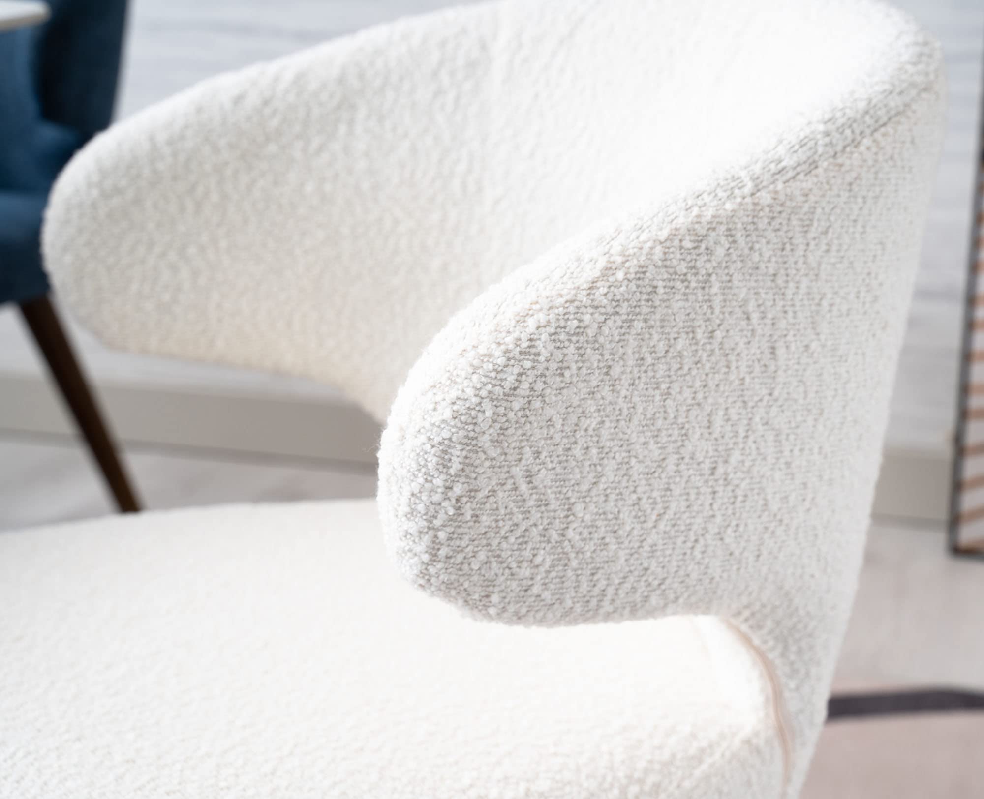 VESCASA Modern Dining Chairs Set of 4 - Sherpa Upholstered Curved Back Chairs with Wooden Legs for Dining Room & Living Room - Comfortable White Accent Chairs for Family Gatherings & Home Decor