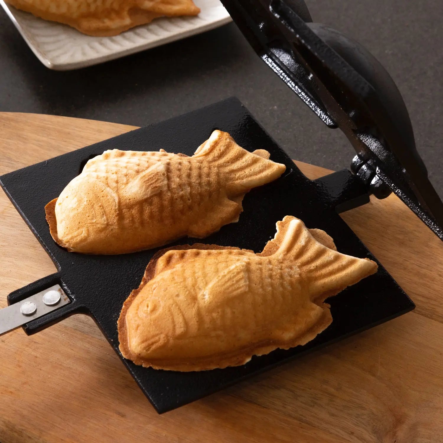 Iwachu Nambu Cast Iron Taiyaki Pan - Traditional Japanese Fish-Shaped Waffle Maker for Homemade Desserts | Perfect for Red Bean Paste, Custard & Sweet Fillings | Great for Home Baking, Tea Parties & Japanese Cultural Events
