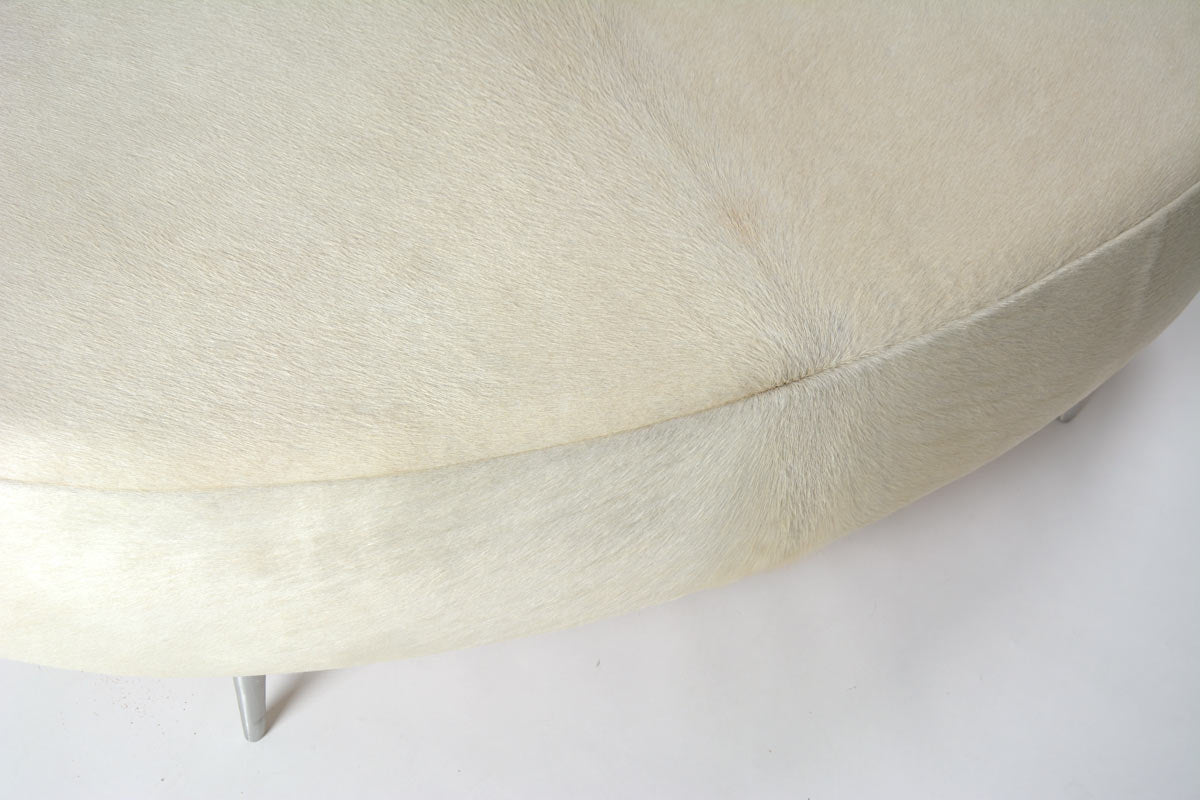 Premium Cowhide Ottoman Stool - Oval Off-White Leather Pouf with Sturdy Metal Legs (120x60x38cm) - Luxury Footrest & Living Room Accent Chair for Modern Home Decor