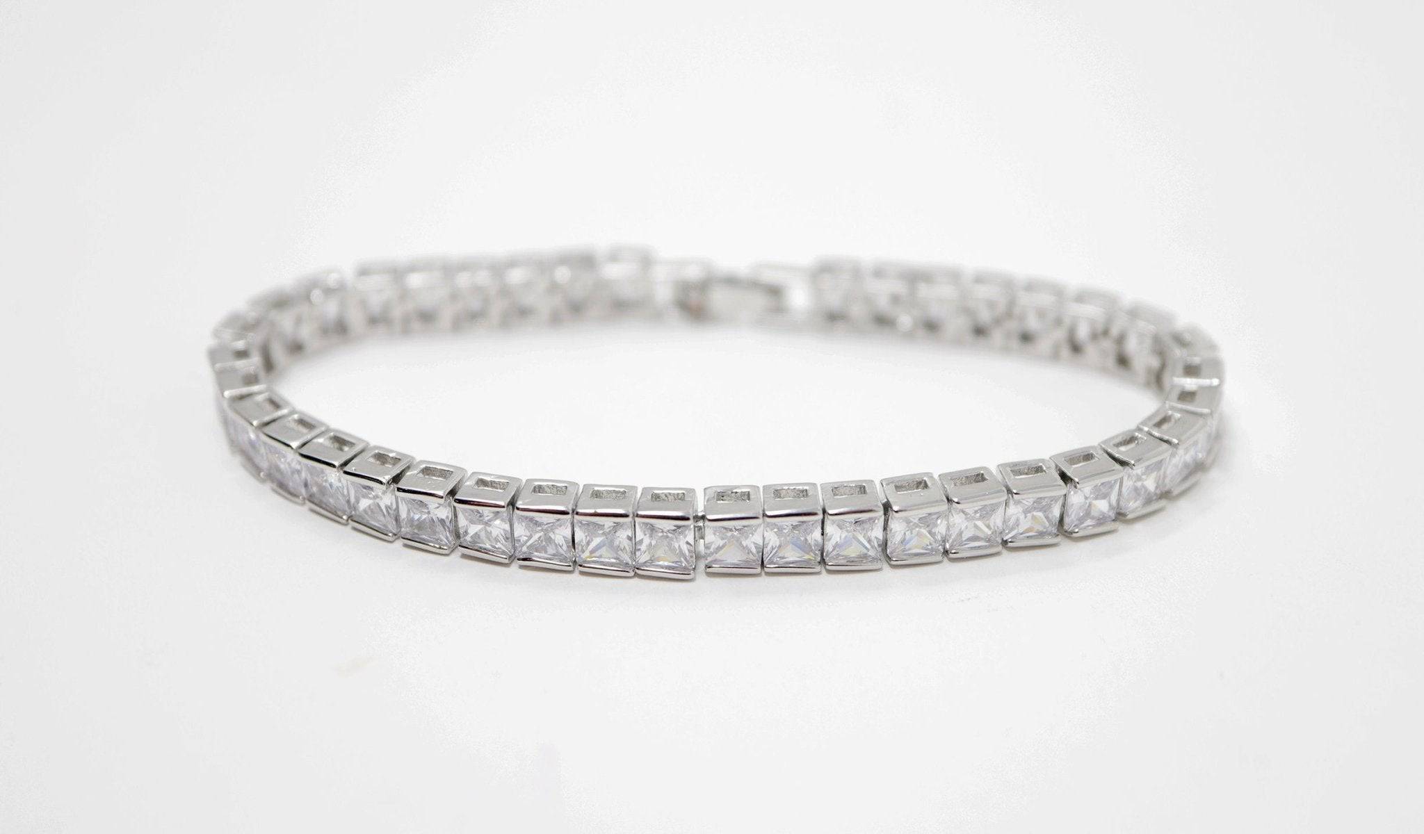 Elegant Crystal Bracelet for Women - Dainty Delicate Wedding Jewelry, Bridesmaid Gift, Bride Bracelet - Perfect for Weddings, Parties & Special Occasions