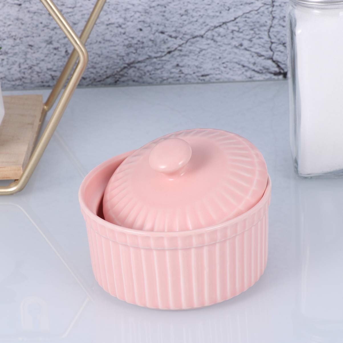 Cabilock Porcelain Ramekins with Lid - 4oz Small Baking Dishes for Desserts, Custard, Pudding & Creme Brulee - Pink Ceramic Dipping Bowls for Kitchen, Restaurant & Party Serving