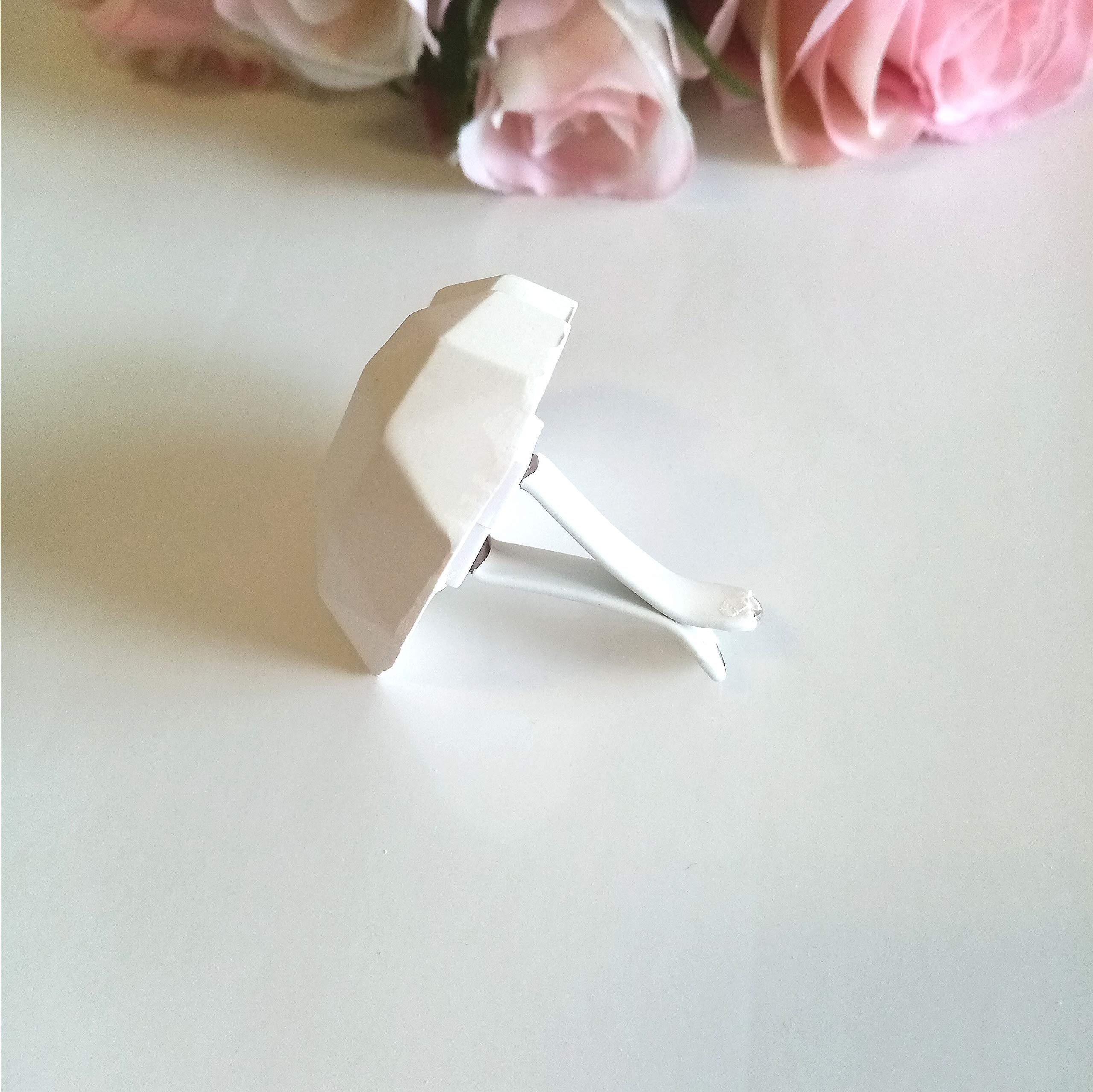 Romantic Heart-Shaped Aromatherapy Diffuser - Car Vent Clip, Home Fragrance, Bridal Shower Favor & Car Air Freshener | Perfect for Valentine's Day, Weddings & Home Decor