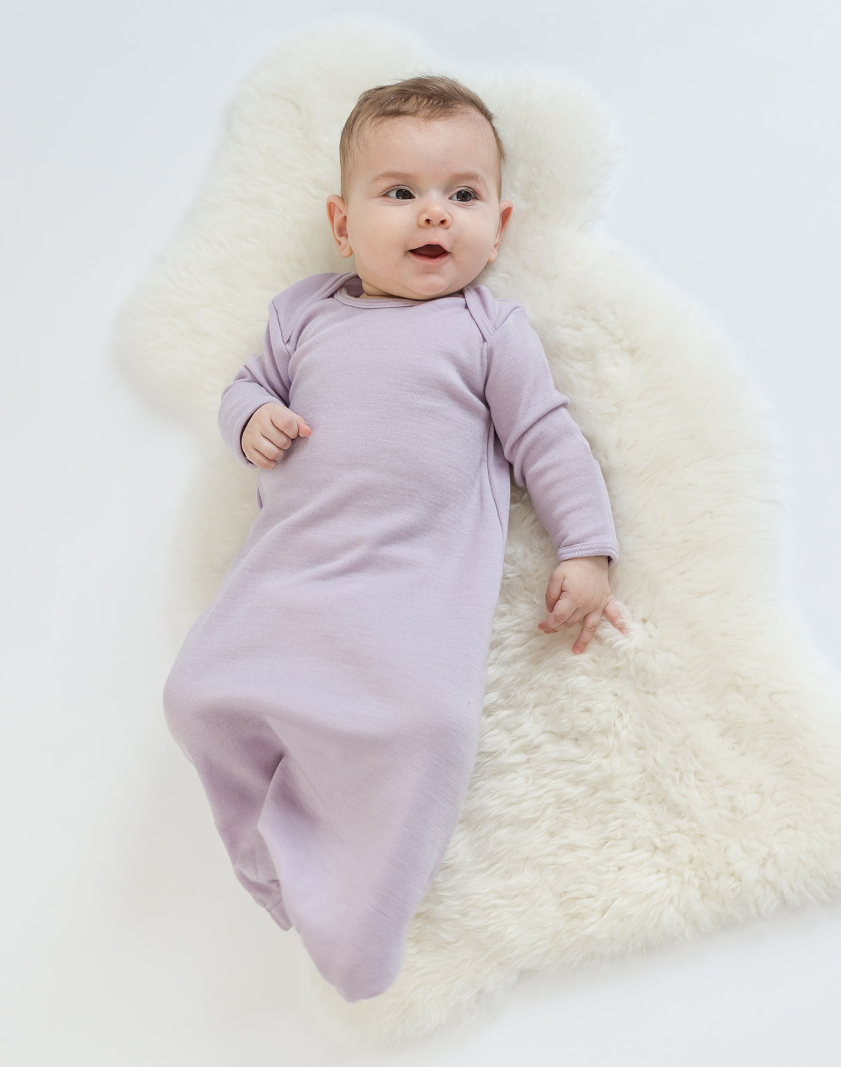 Soft Merino Wool Baby Gown for 0-6 Months - Cozy & Breathable Newborn Sleepwear in Lilac - Perfect for Nursery, Swaddling & Cuddle Time