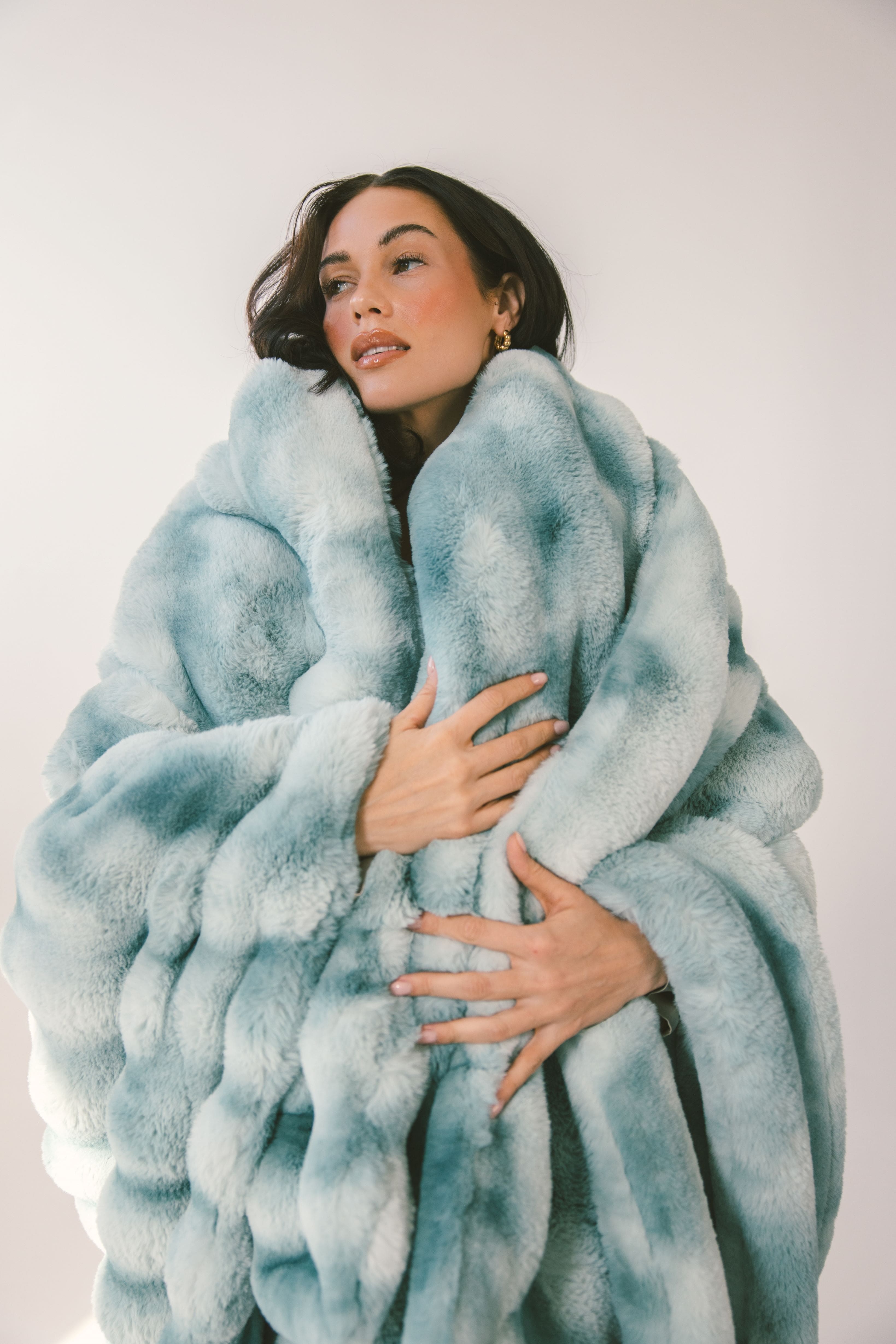 Extreme Ultra Cloud Smoke Blue Blanket - Soft & Cozy Luxury Throw for Bed, Sofa & Outdoor Use - Perfect for Relaxing, Lounging & Decor
