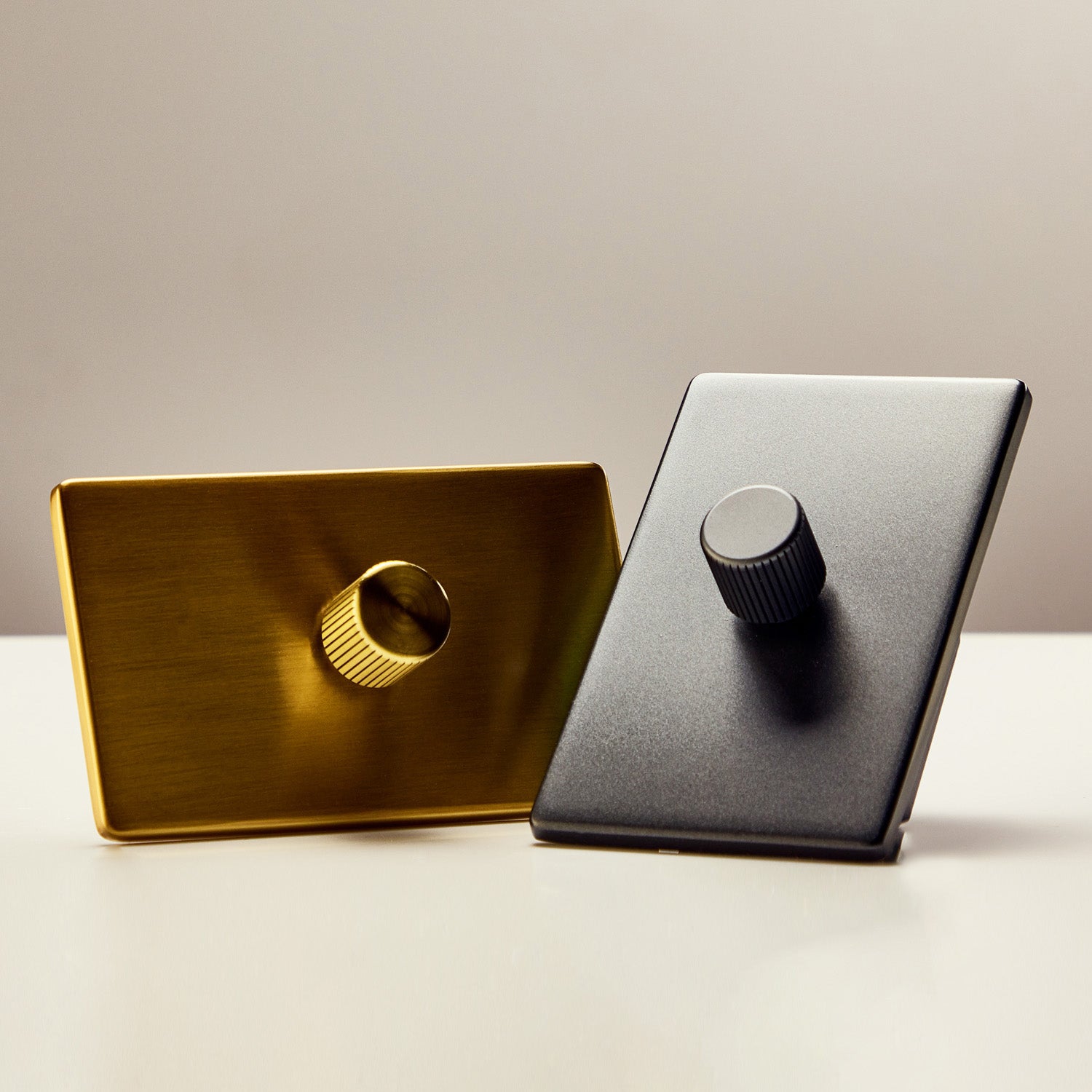 Brass Single Rotary Wall Dimmer Switch - Vintage Style Light Control for Bedroom, Living Room & Dining Room Lighting