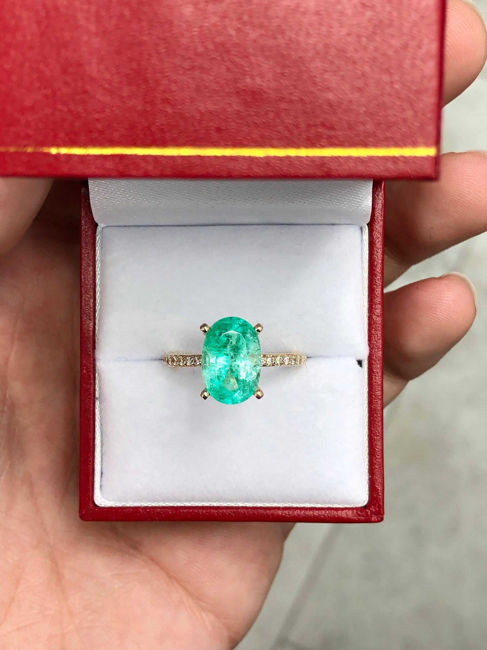 3.10tcw Oval Colombian Emerald & Diamond Accent 14K Gold Engagement Ring for Women - Perfect for Proposals, Anniversaries & Bridal Jewelry