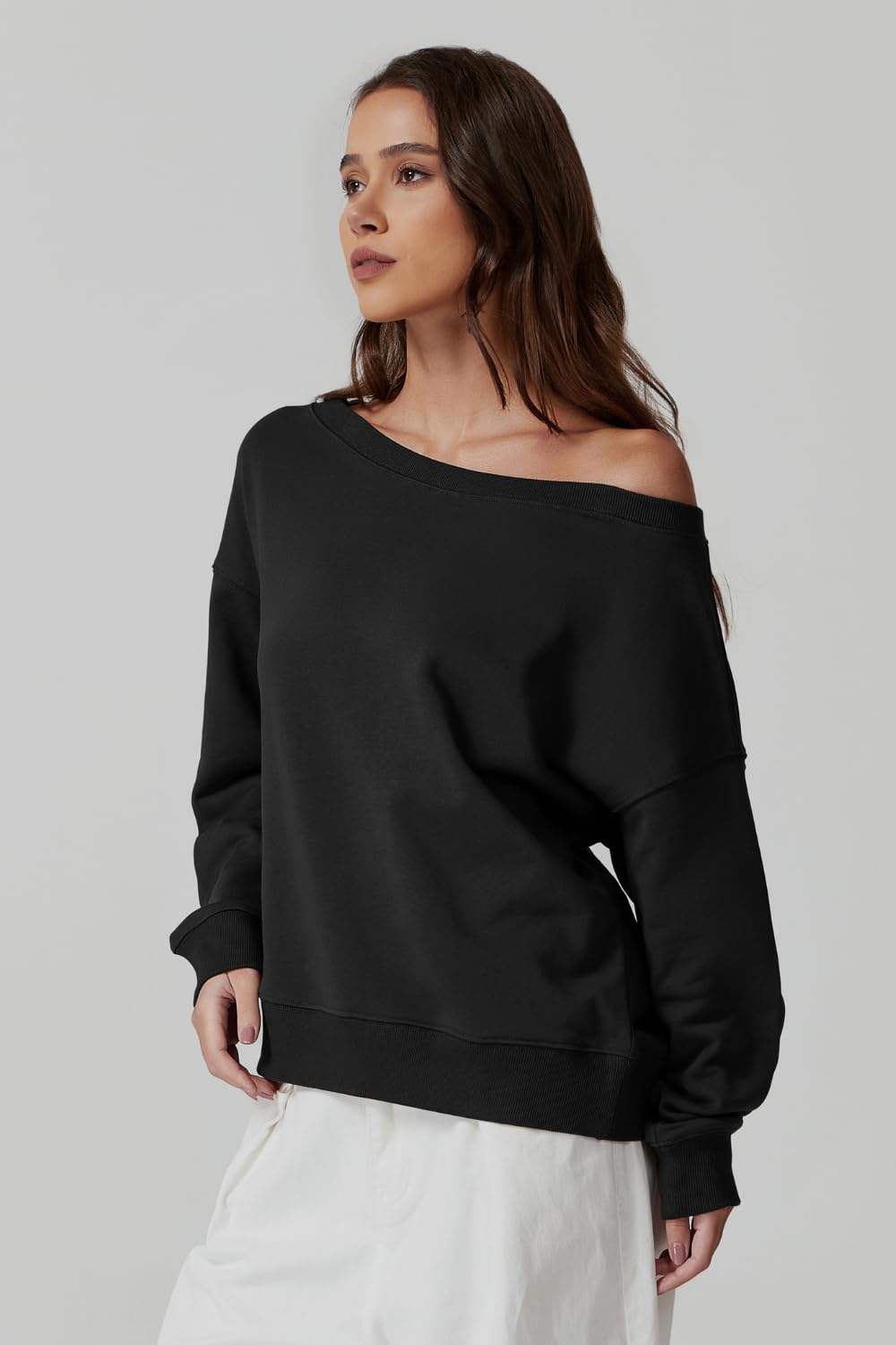 QINSEN Women's Oversized Sweatshirt - Long Sleeve Off Shoulder Pullover Hoodie | Cozy Casual Loungewear for Fall | Perfect for Home, Dates and Streetwear Fashion