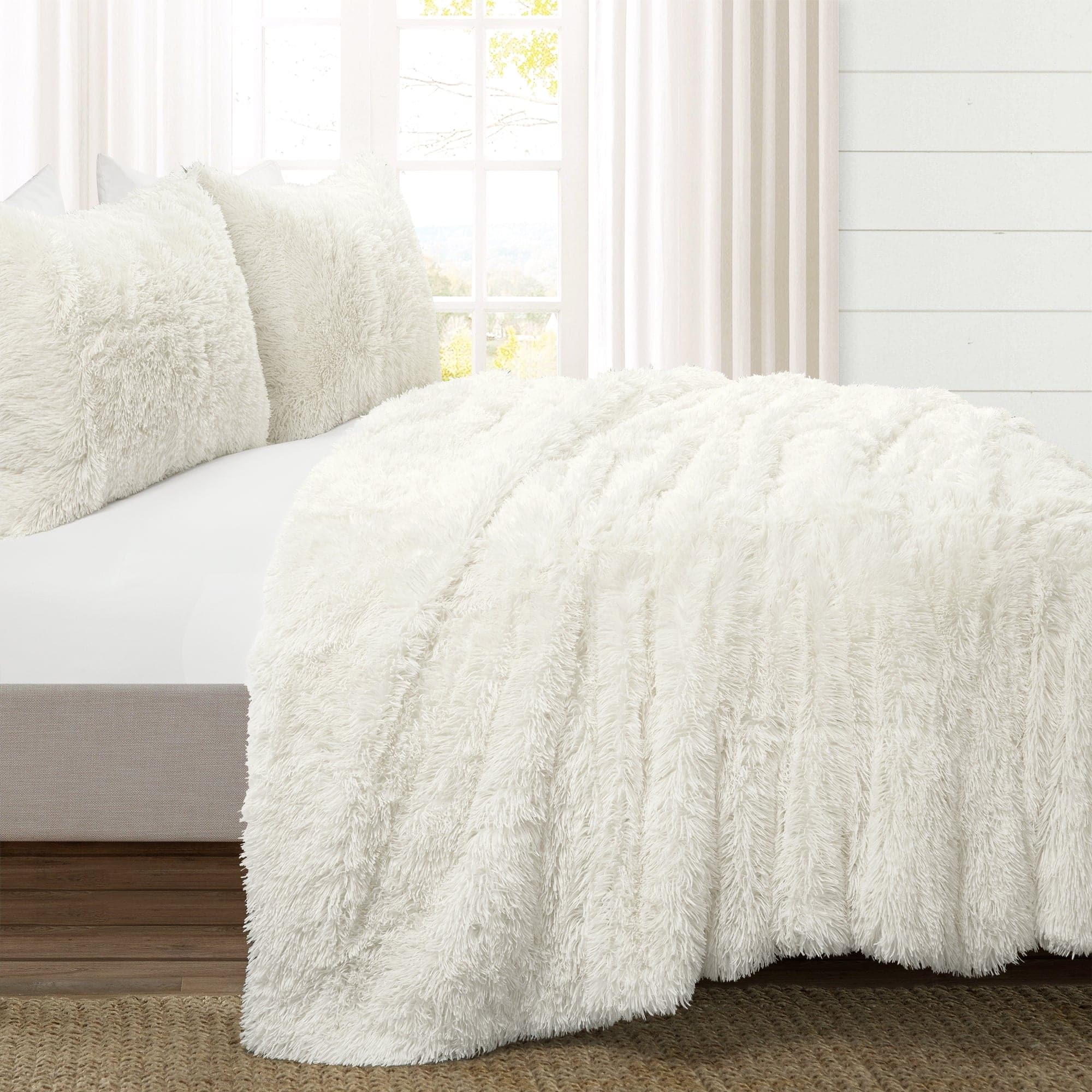 Emma Faux Fur Comforter Set - Soft & Luxurious Bedding Collection for Winter - Queen/King Size - Perfect for Cozy Bedrooms, Guest Rooms & Winter Home Decor