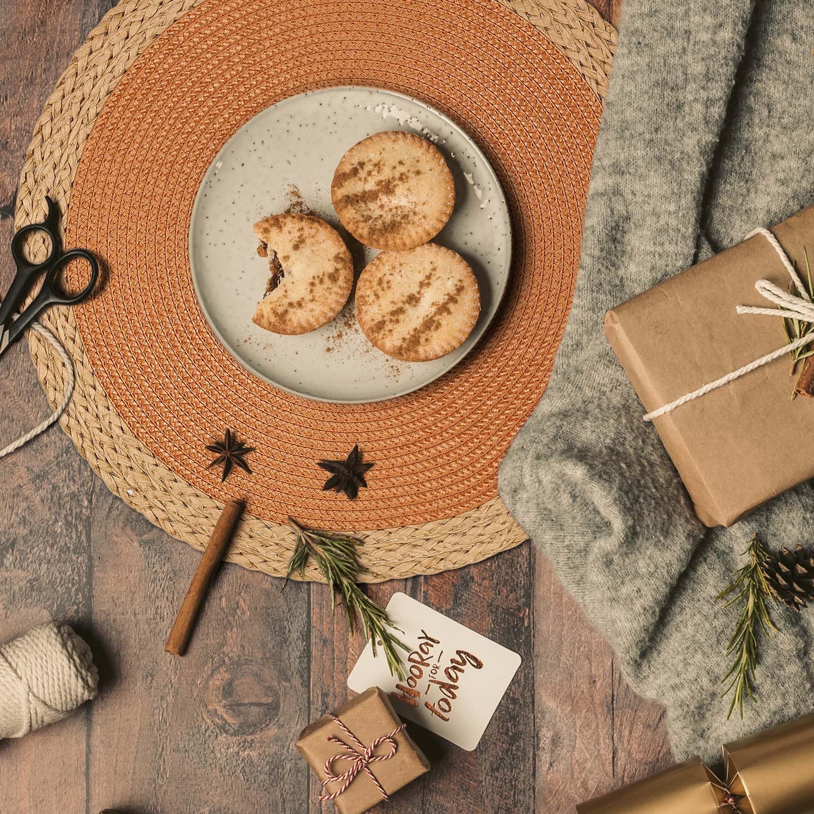 Noctiflorous Round Braided Placemats Set of 4 - 15 Inch Washable & Heat Resistant Table Mats for Dining - Non-Slip Indoor/Outdoor Placemats for Thanksgiving, Christmas, Easter - Perfect for Holiday Dinners, Parties, and Everyday Use (Orange Wide Edge)