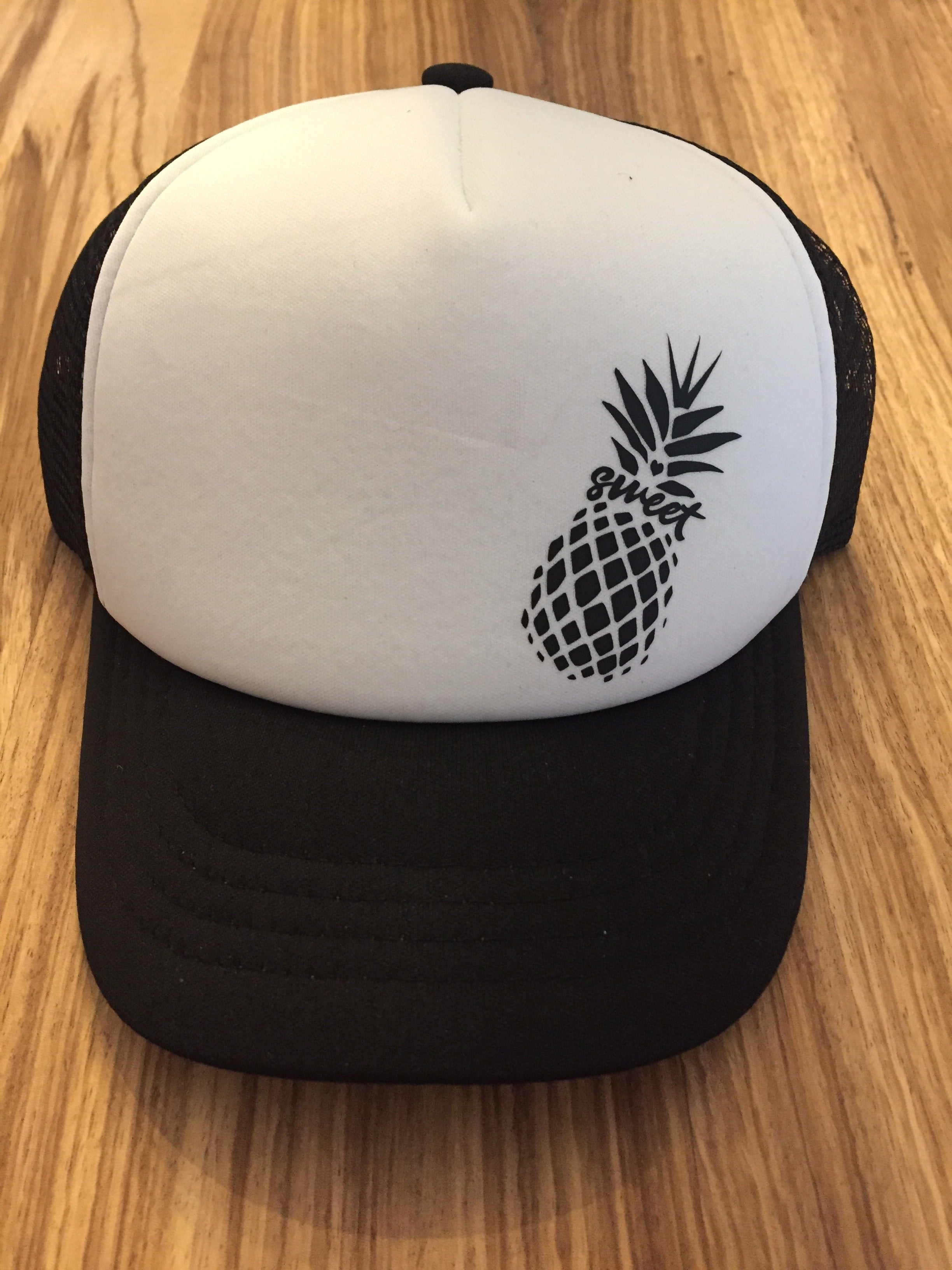 Stylish Snapback Trucker Hats for Men & Women - Adjustable Mesh Baseball Cap - Perfect for Outdoor Sports, Casual Wear & Fashion Accessories