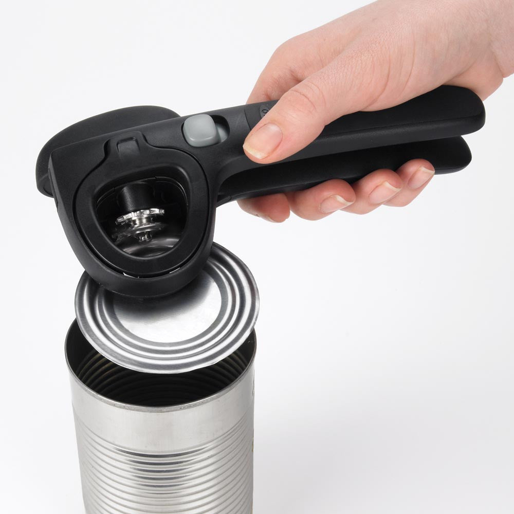 OXO Smooth Edge Can Opener - Safe, Easy-to-Use Manual Can Opener for Kitchen - Perfect for Opening Cans, Jars & Containers - Ideal for Home Cooking, Camping & Emergency Preparedness