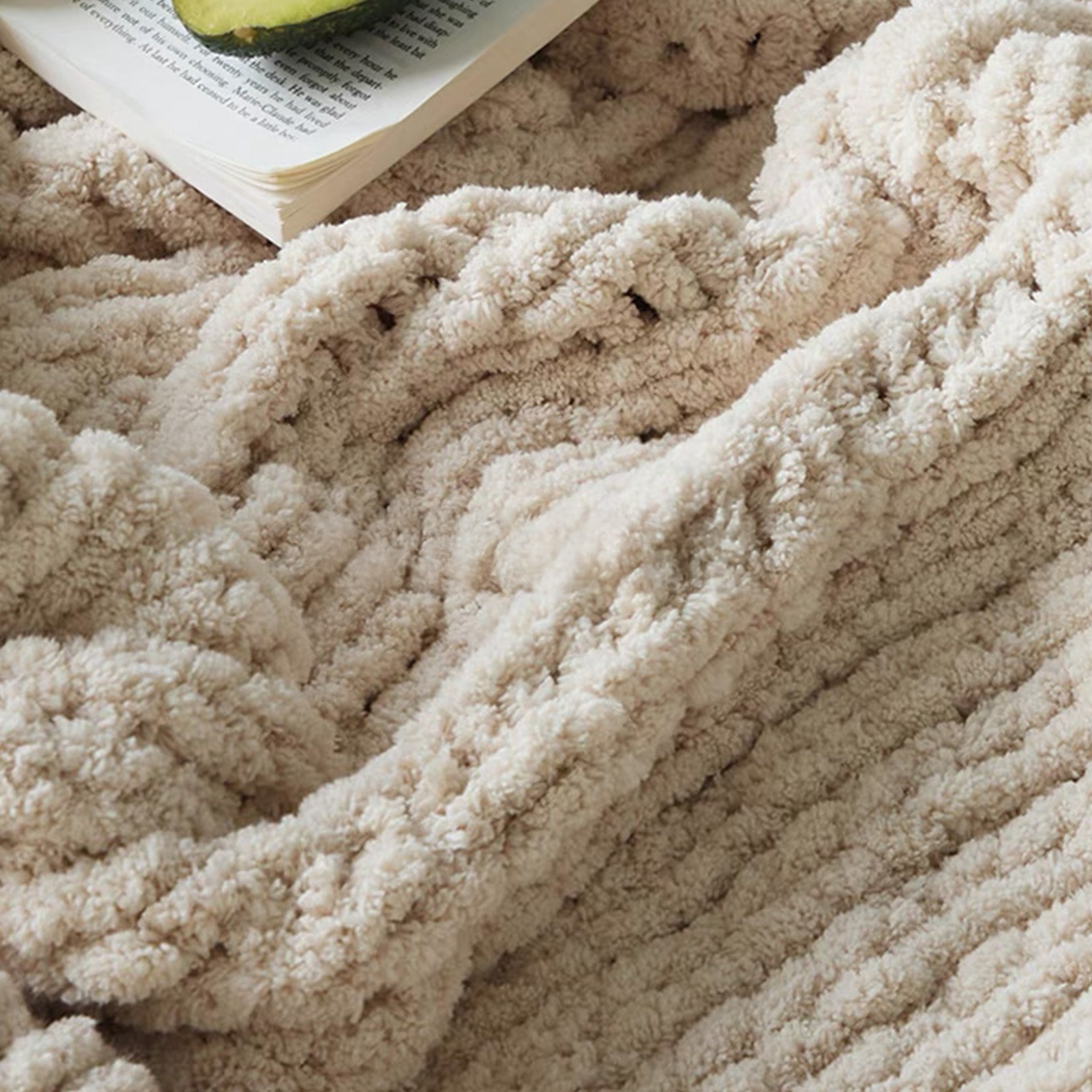 Ultra Soft Chenille Ribbed Plush Throw Blanket - Cozy Fleece Blanket for Bed, Couch & Sofa - Perfect for Winter, Home Decor & Gift Giving