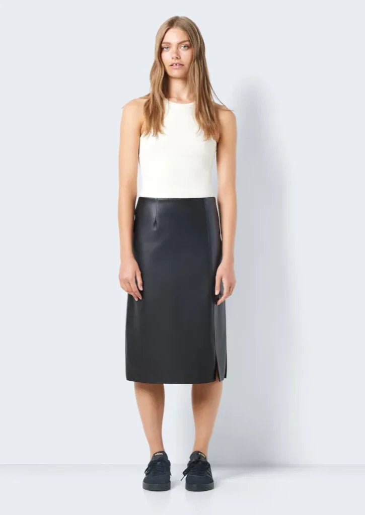 Vero Moda Clara Midi Faux Leather Skirt for Women - Stretchy Vegan Leather Pencil Skirt - Office Wear, Party Outfit & Casual Fashion