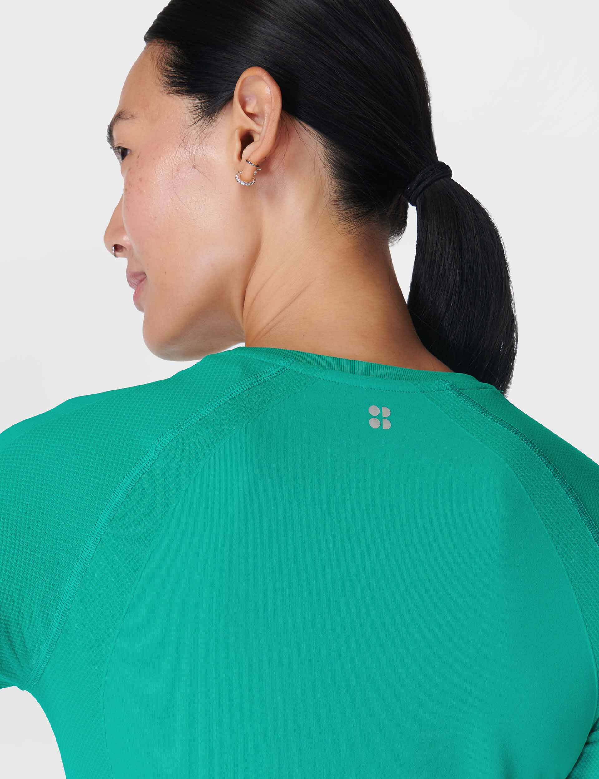 High-Performance Seamless Gym Long Sleeve Top for Athletes - Breathable & Moisture-Wicking Workout Shirt in Gem Green | Ideal for Yoga, Running & Fitness Training