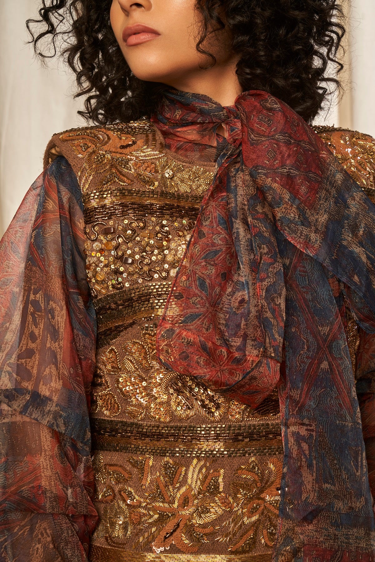 Elegant Brown Short Dress with Baroque Embroidery - Perfect for Casual Outings, Parties & Special Occasions