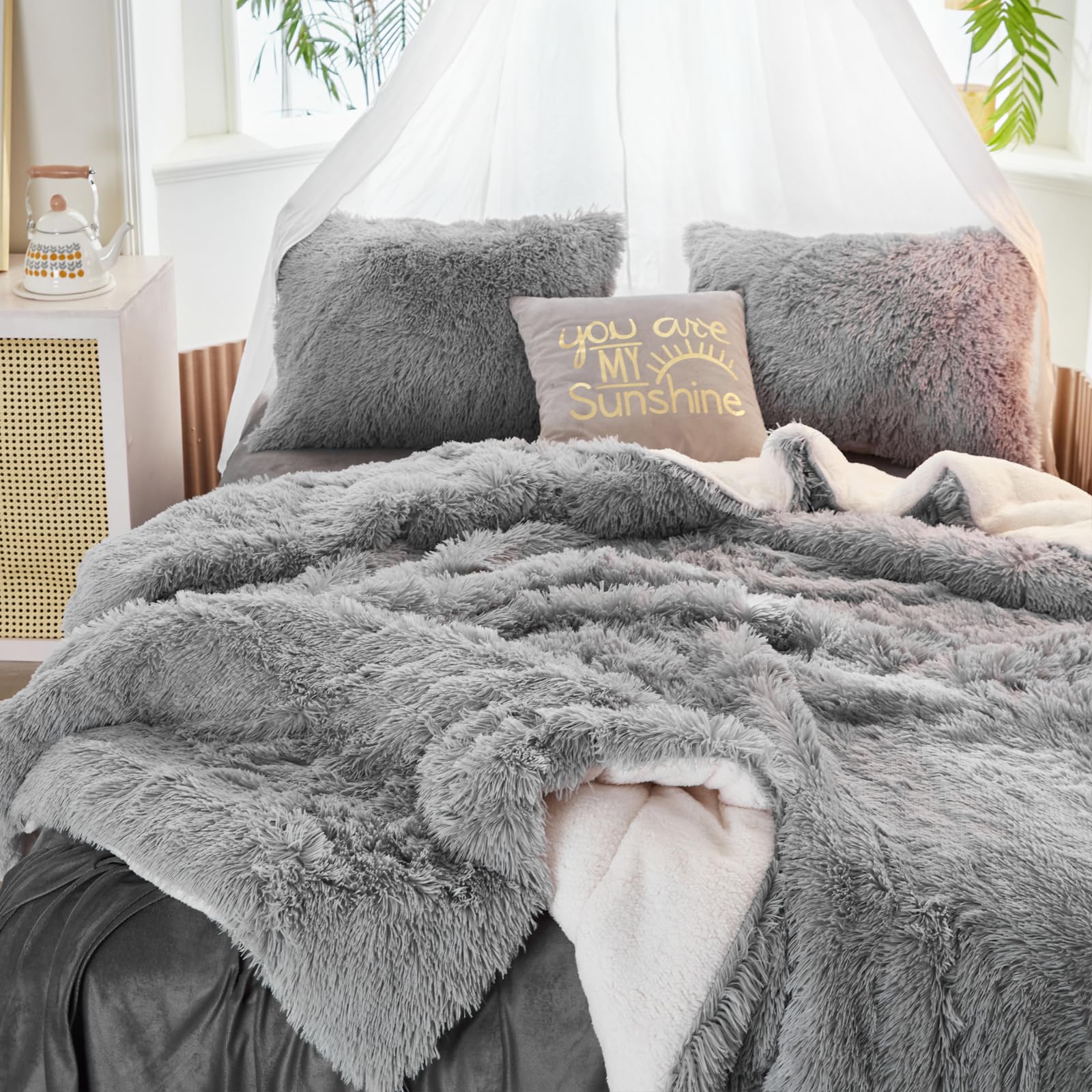 Luxury Faux Fur Shaggy Comforter Set King Size - Plush & Sherpa Reversible Grey Bedding, Ultra Soft 3 Piece Set (1 Comforter + 2 Pillowcases) for Winter Warmth - Perfect for Cozy Bedrooms, Guest Rooms & Cold Weather Comfort