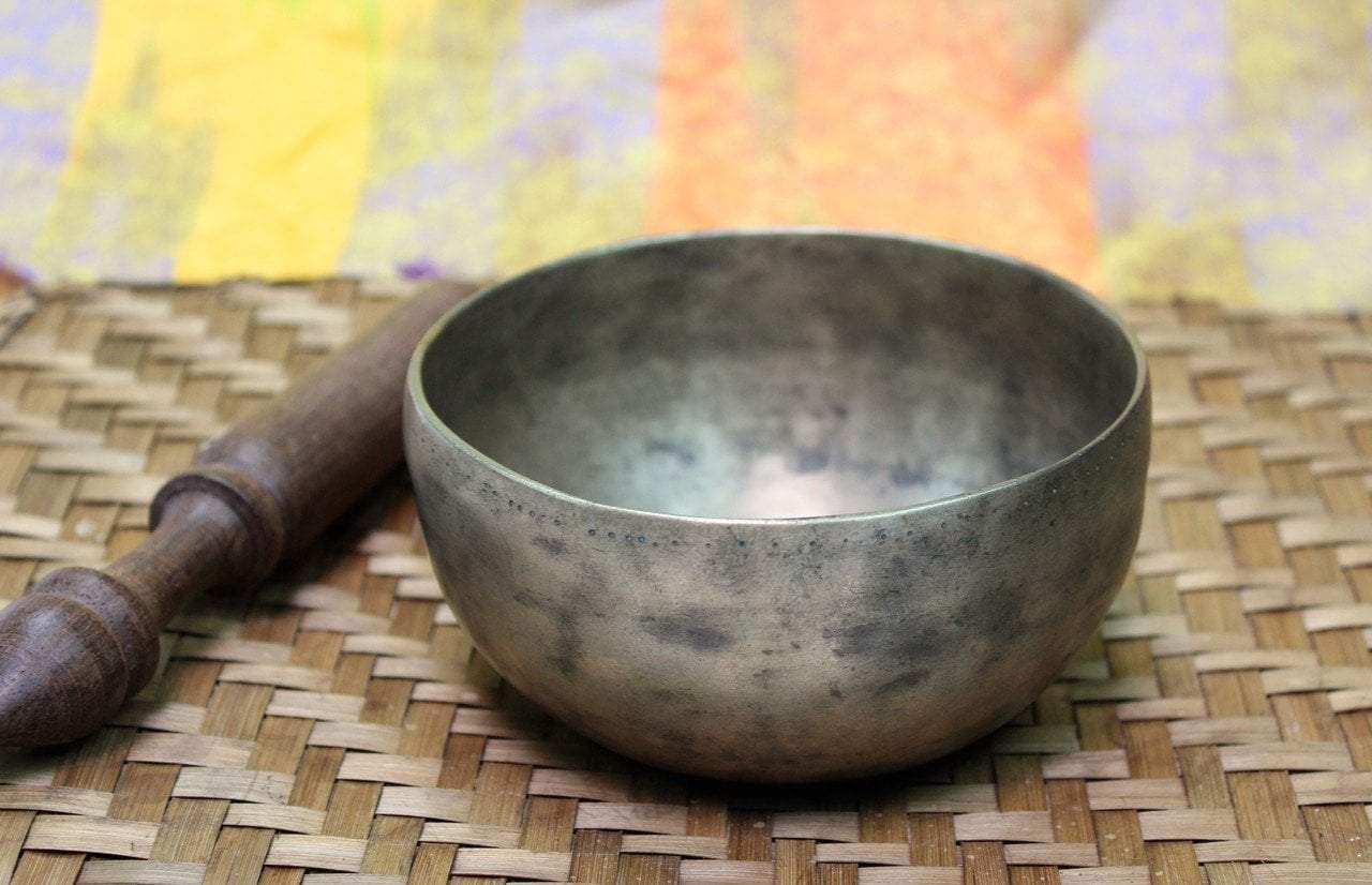 4 3/4 Inch Throat Chakra 387Hz Singing Bowl for Meditation, Yoga & Sound Healing - Perfect for Energy Balancing & Relaxation