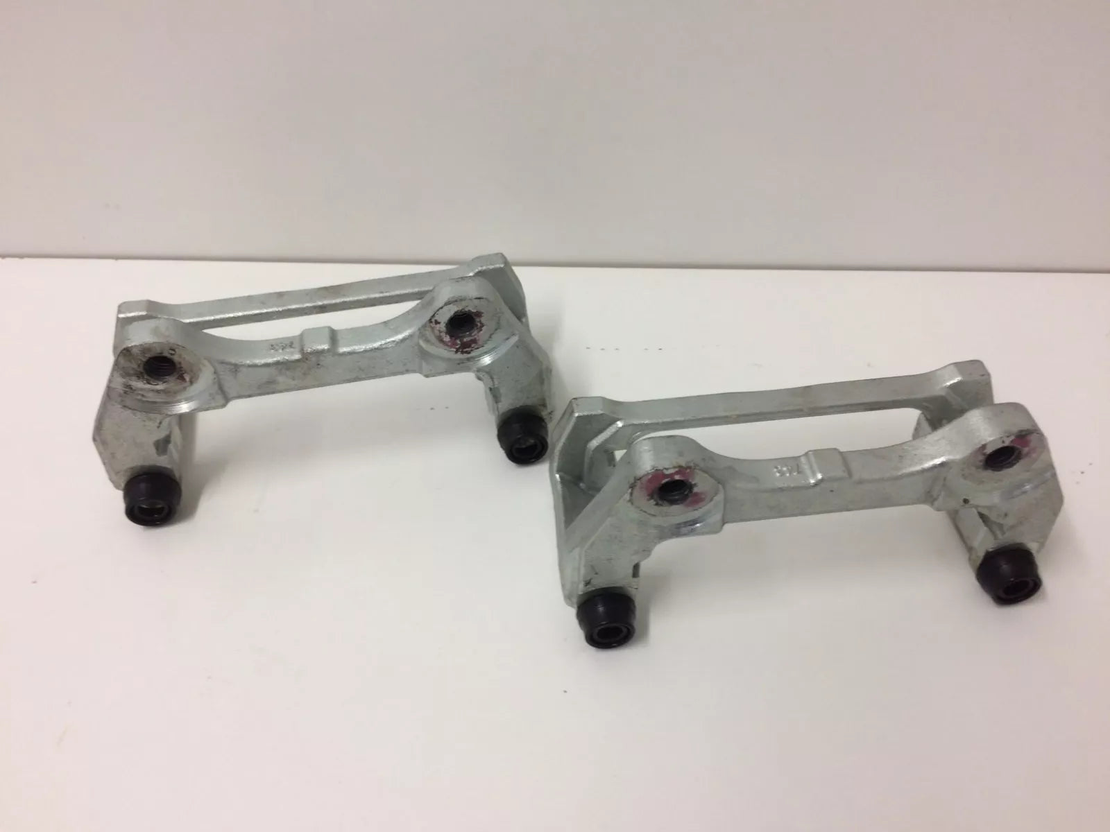 Genuine Holden Front Brake Caliper Mounting Bracket Pair - Compatible with VF WN Models (2013-2017) | Perfect for DIY Car Repairs & Brake System Upgrades