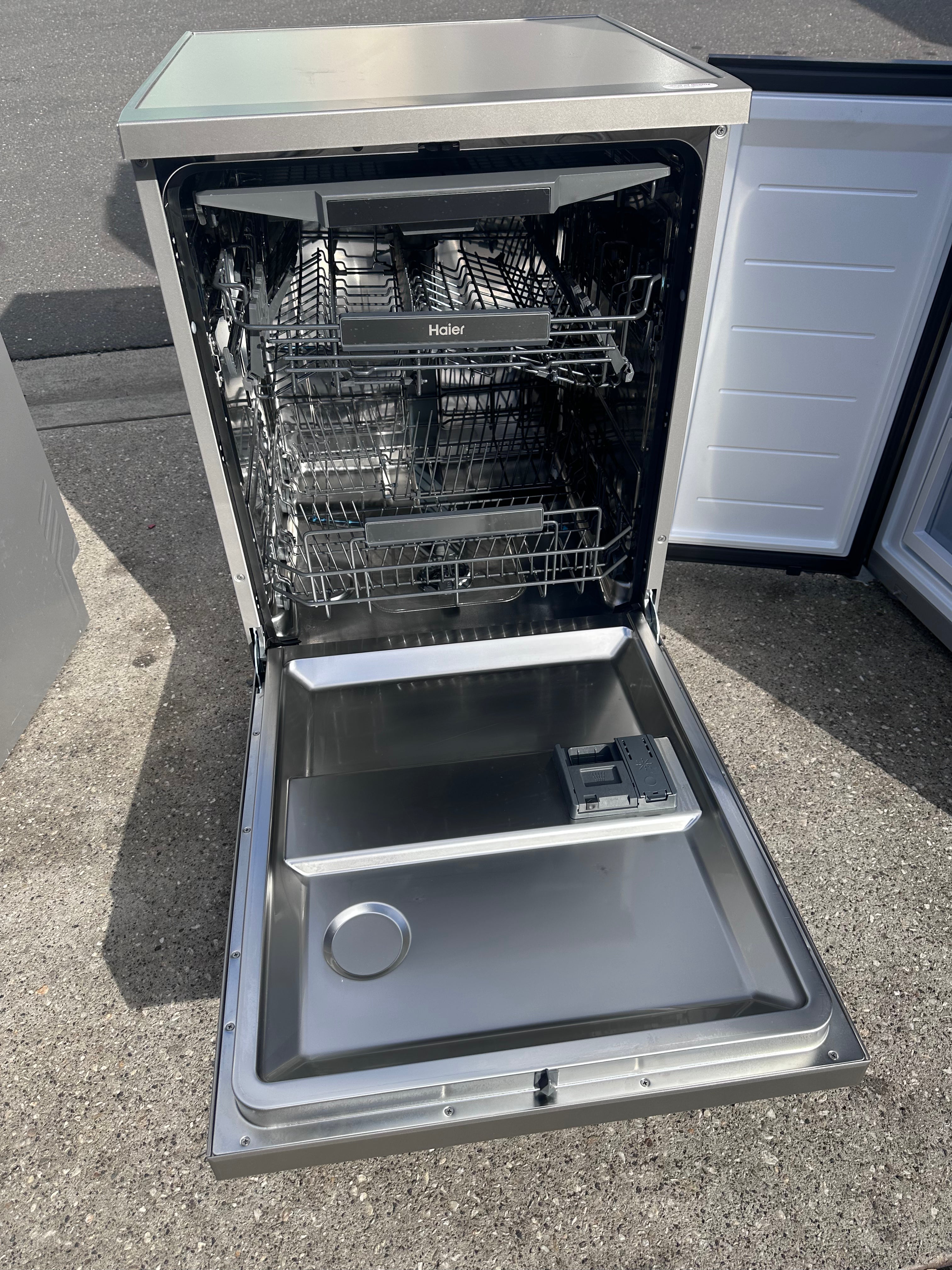 Haier 60cm Freestanding Dishwasher with Steam Function - Stainless Steel Finish [Factory Refurbished] | Perfect for Small Kitchens, Apartments & Energy-Efficient Homes