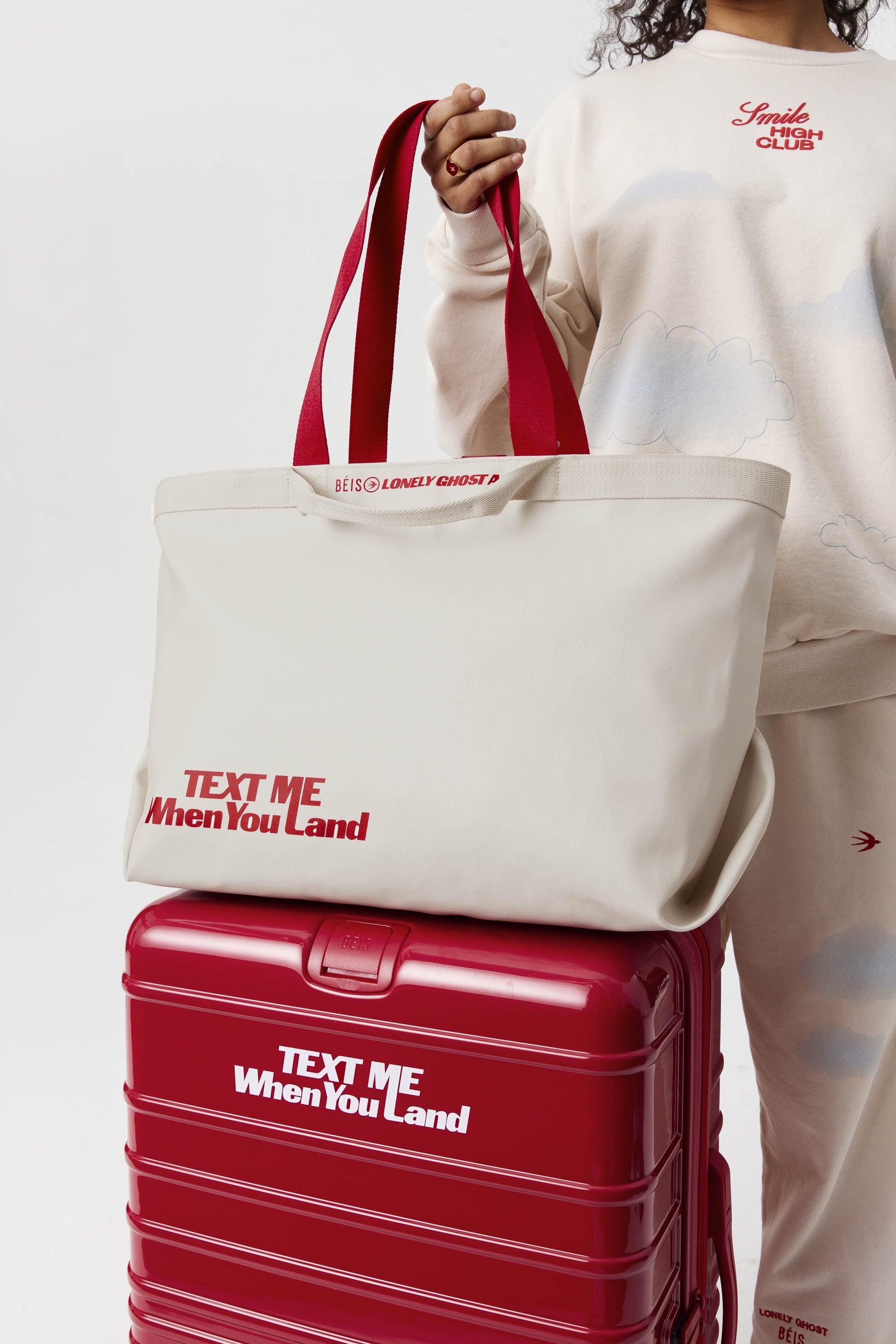 Premium Ghost White Travel Tote Bag - Waterproof & Spacious Carryall for Women | Perfect for Weekend Getaways, Beach Trips & Airplane Travel