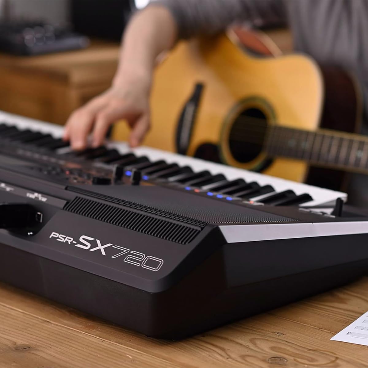 YAMAHA PSR-SX720 61-Key Arranger Workstation Keyboard - Professional Digital Piano for Home Studio, Live Performances & Music Production