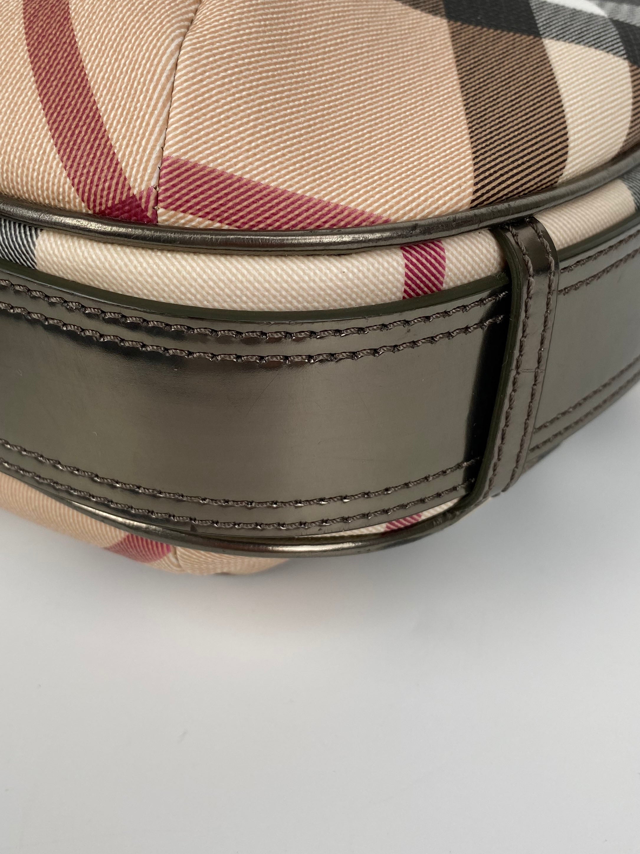 Burberry Large Haymarket Check Tote Bag - Luxury Designer Handbag for Women, Stylish & Spacious Shoulder Bag - Perfect for Work, Travel & Everyday Use