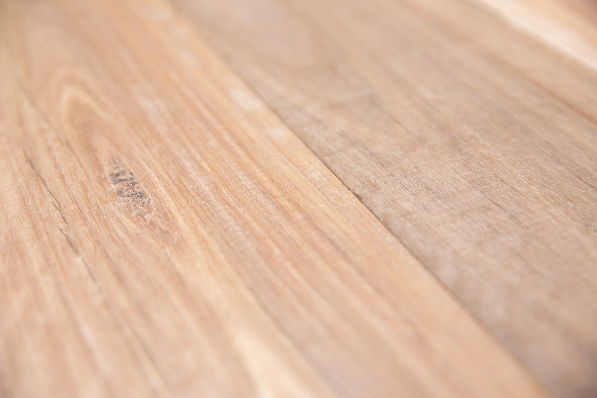 Premium Queensland Spotted Gum Timber 200x25mm - Select Grade Kiln Dried Rough Sawn for Joinery & Woodworking | Perfect for Flooring, Decking, and Furniture Projects
