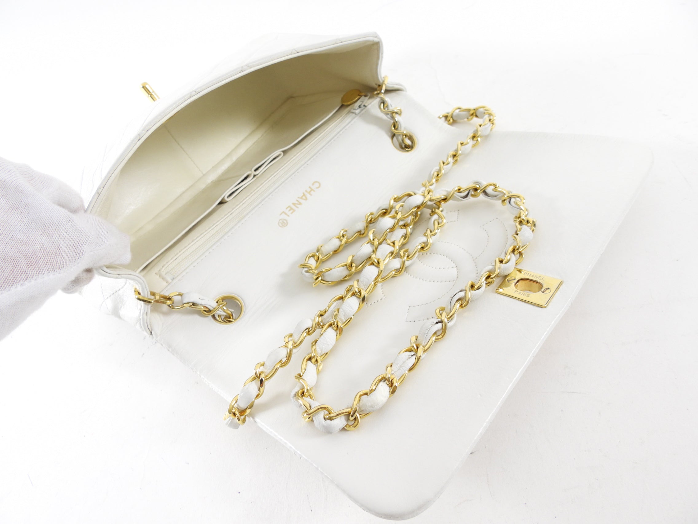 Vintage Chanel 1989 White Classic Medium Double Flap Bag - Authentic Luxury Handbag for Women, Perfect for Evening Events & Special Occasions