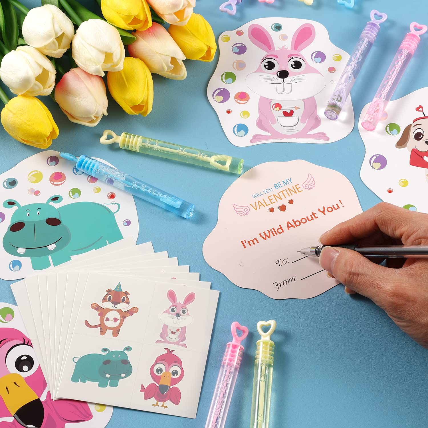 Valentine's Day Cards for Kids with 32 Bubble Wands - 8 Adorable Animal Designs, Classroom Valentines Gifts for School Exchange & Party Decorations | Perfect for Valentine's Day Celebrations, Classroom Activities & Kids' Parties